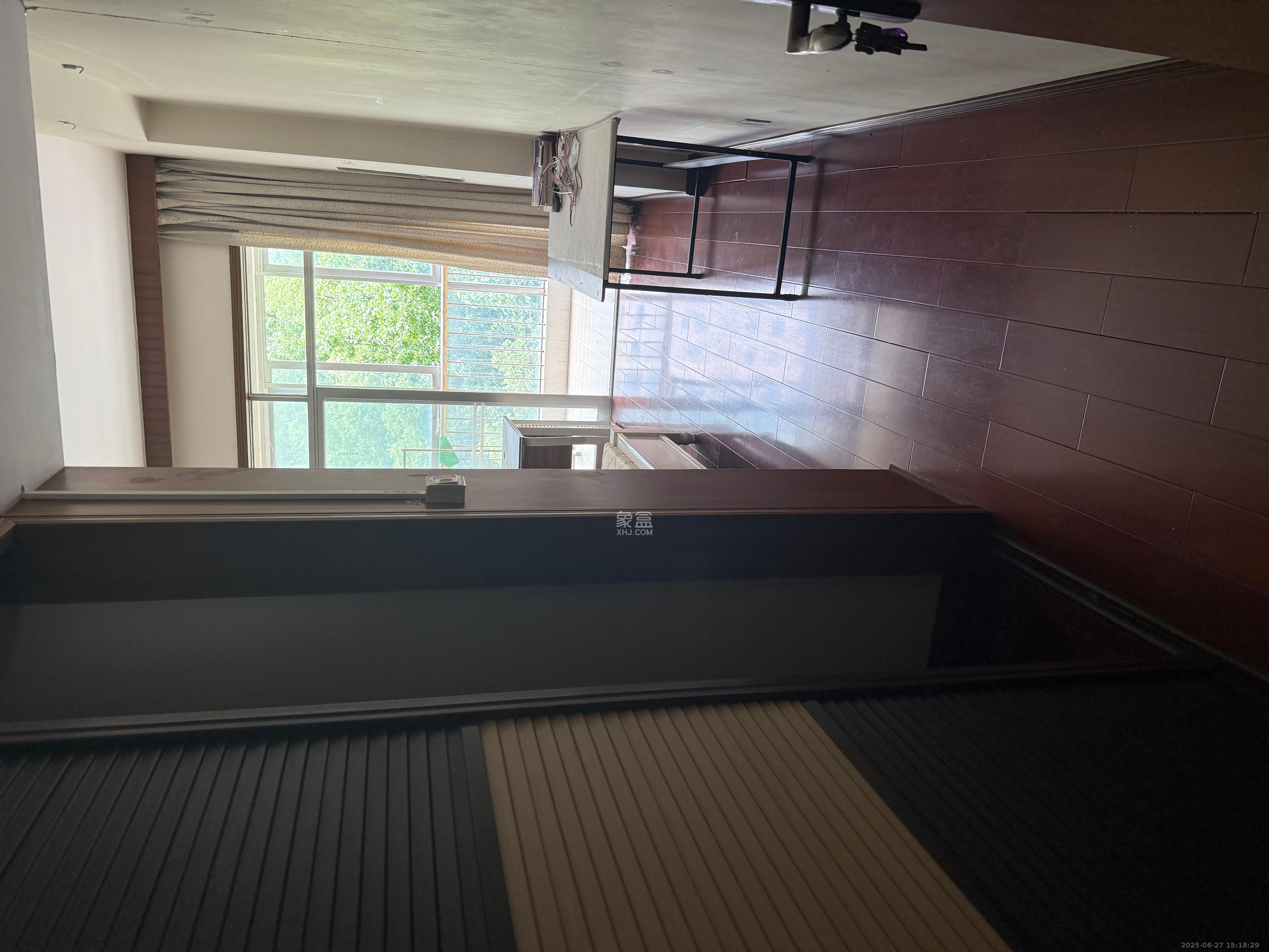 华银园  4室2厅2卫   1000.00元/月室内图