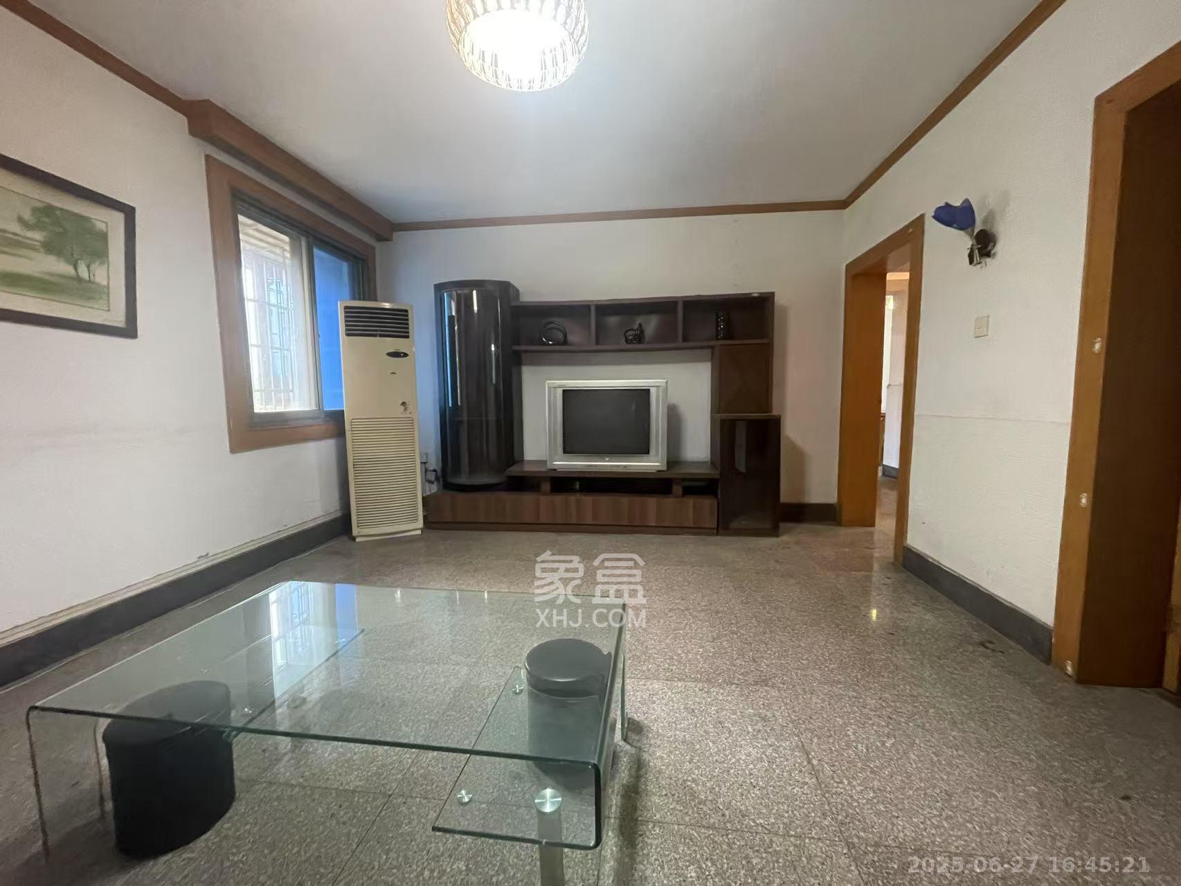 窑岭光大银行宿舍  3室1厅2卫    2400.0元/月室内图