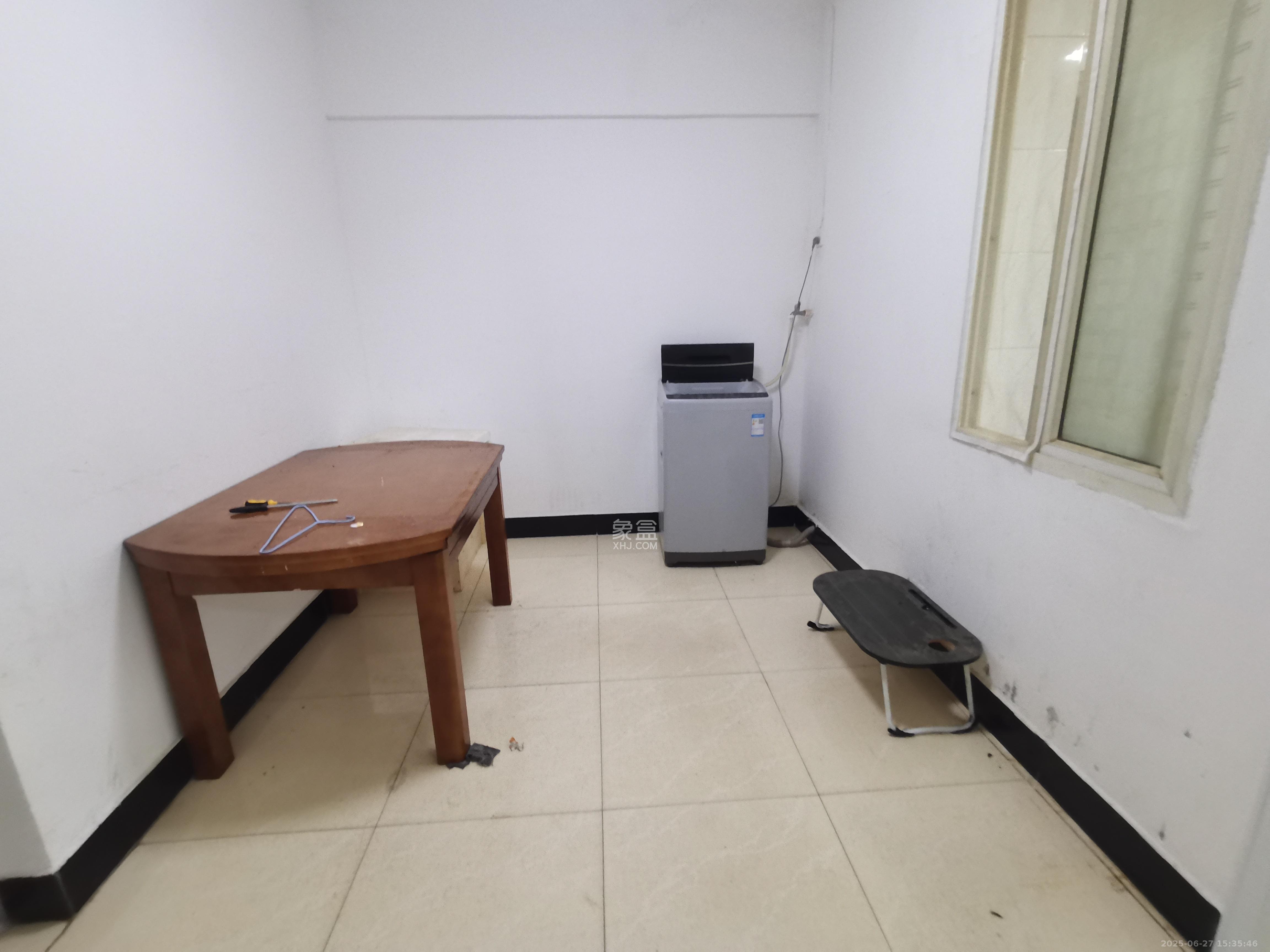 五一新村安置小区(永定社区、永兴社区、永祥社区) 1室0厅0卫 1600.0元/月 五一新村安置小区(永定社区、永兴社区、永祥社区) 1室0厅0卫 1600.0元/月室内图