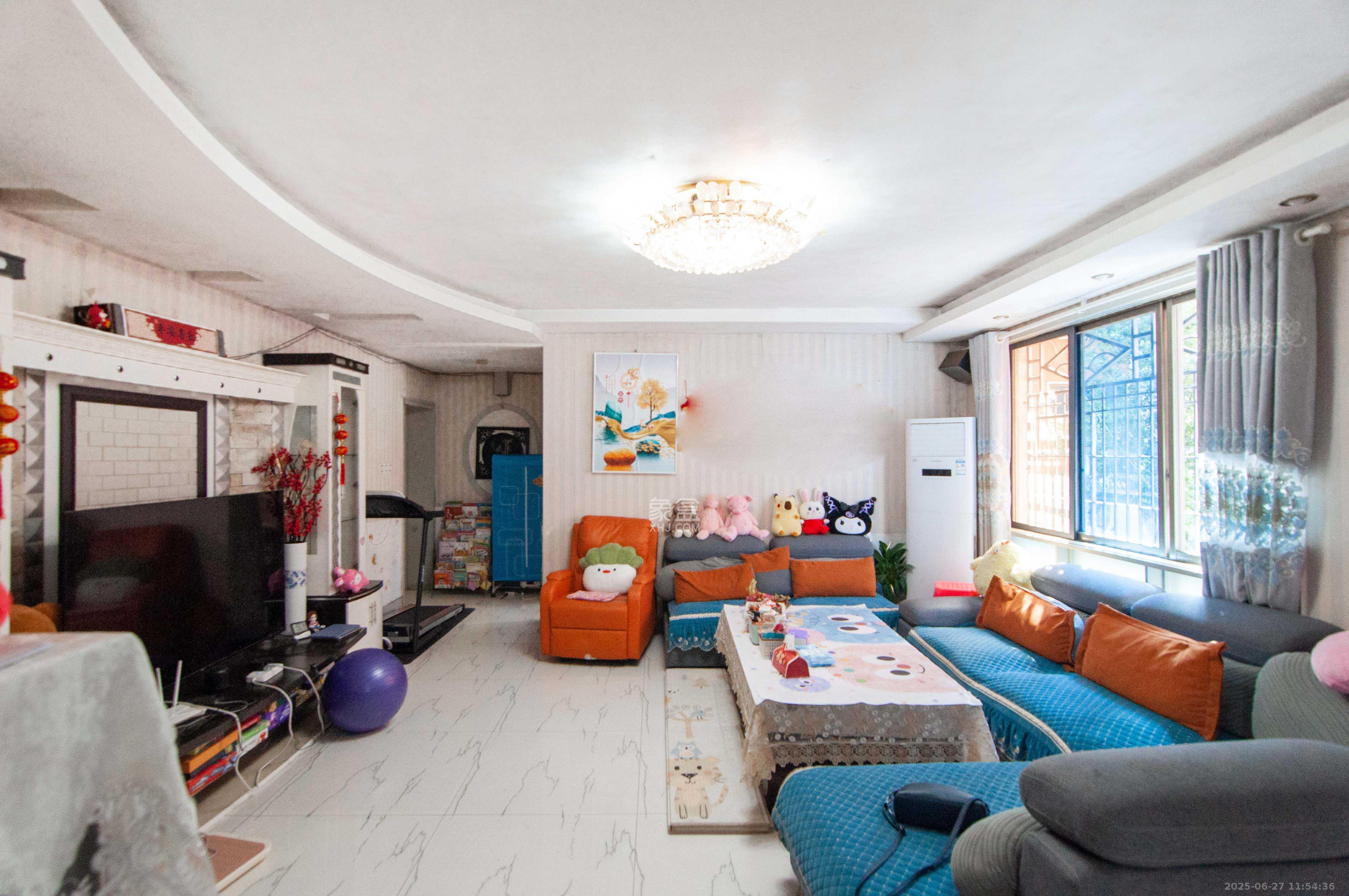 阳明山庄 4室2厅2卫 69.8万 阳明山庄 4室2厅2卫 69.8万客厅