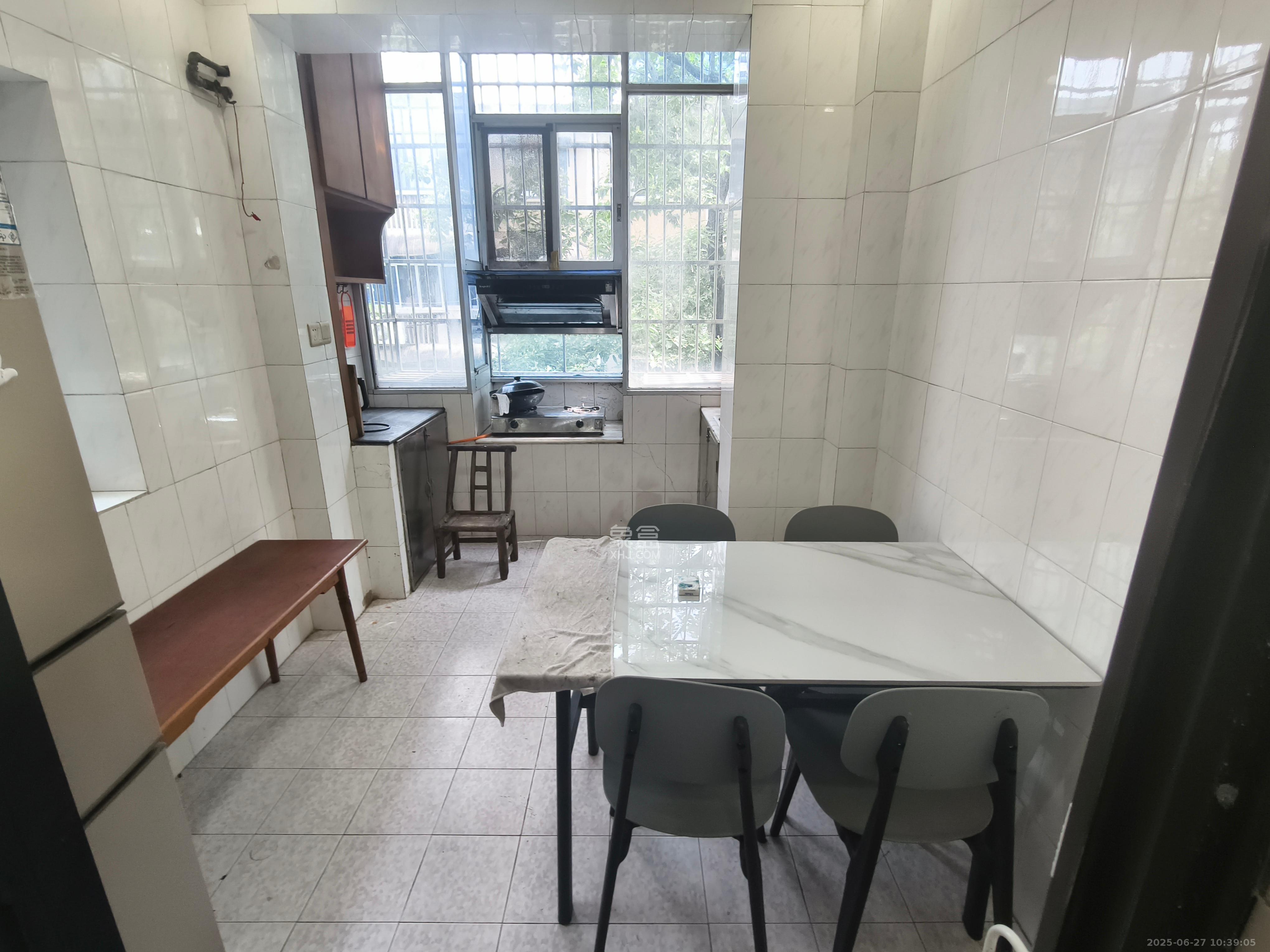 湘雅医学院(湘雅附一北院)  3室1厅1卫    2200.0元/月 湘雅医学院(湘雅附一北院)  3室1厅1卫    2200.0元/月室内图