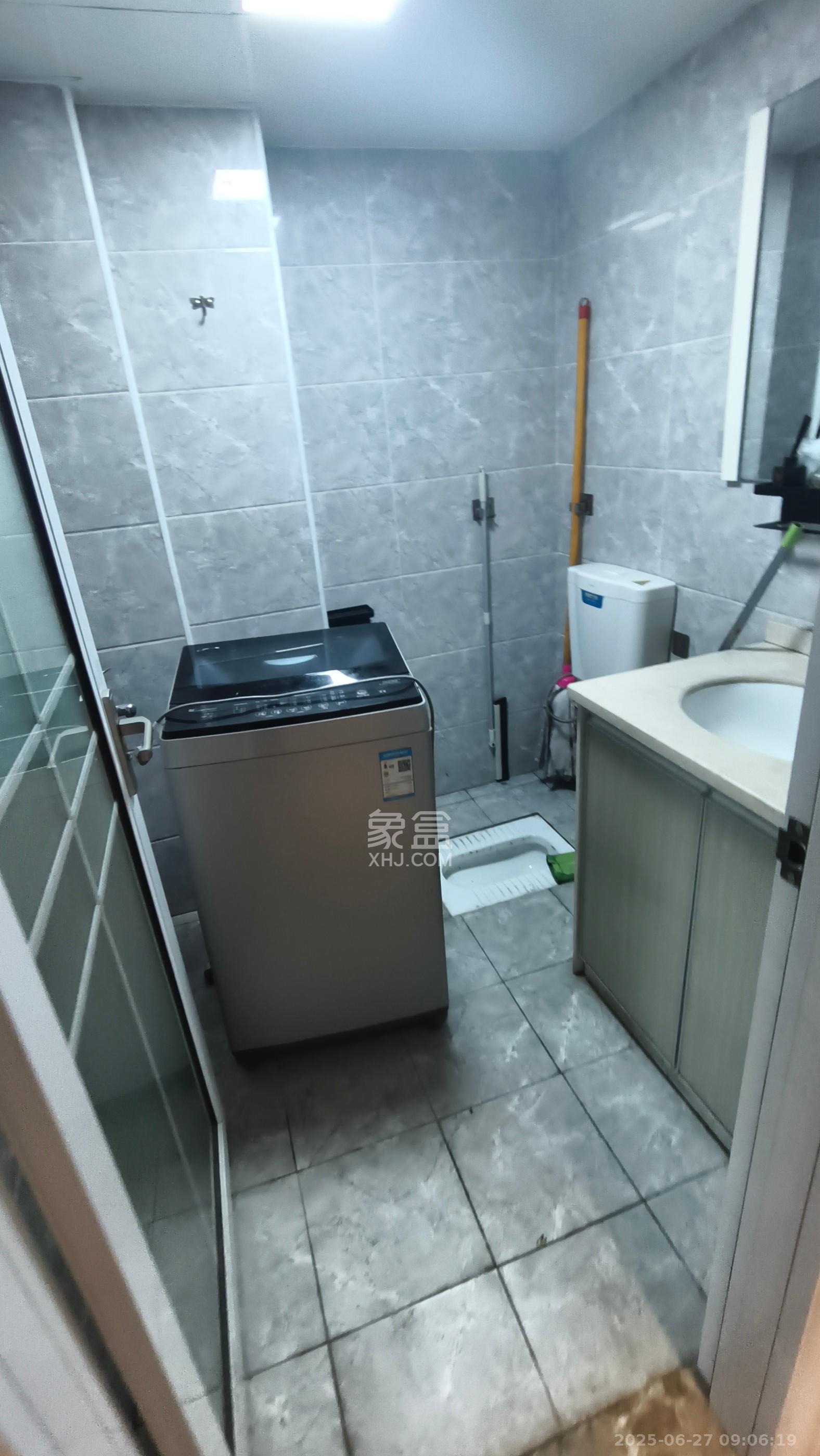 顺安大厦  1室2厅2卫   3500.00元/月室内图