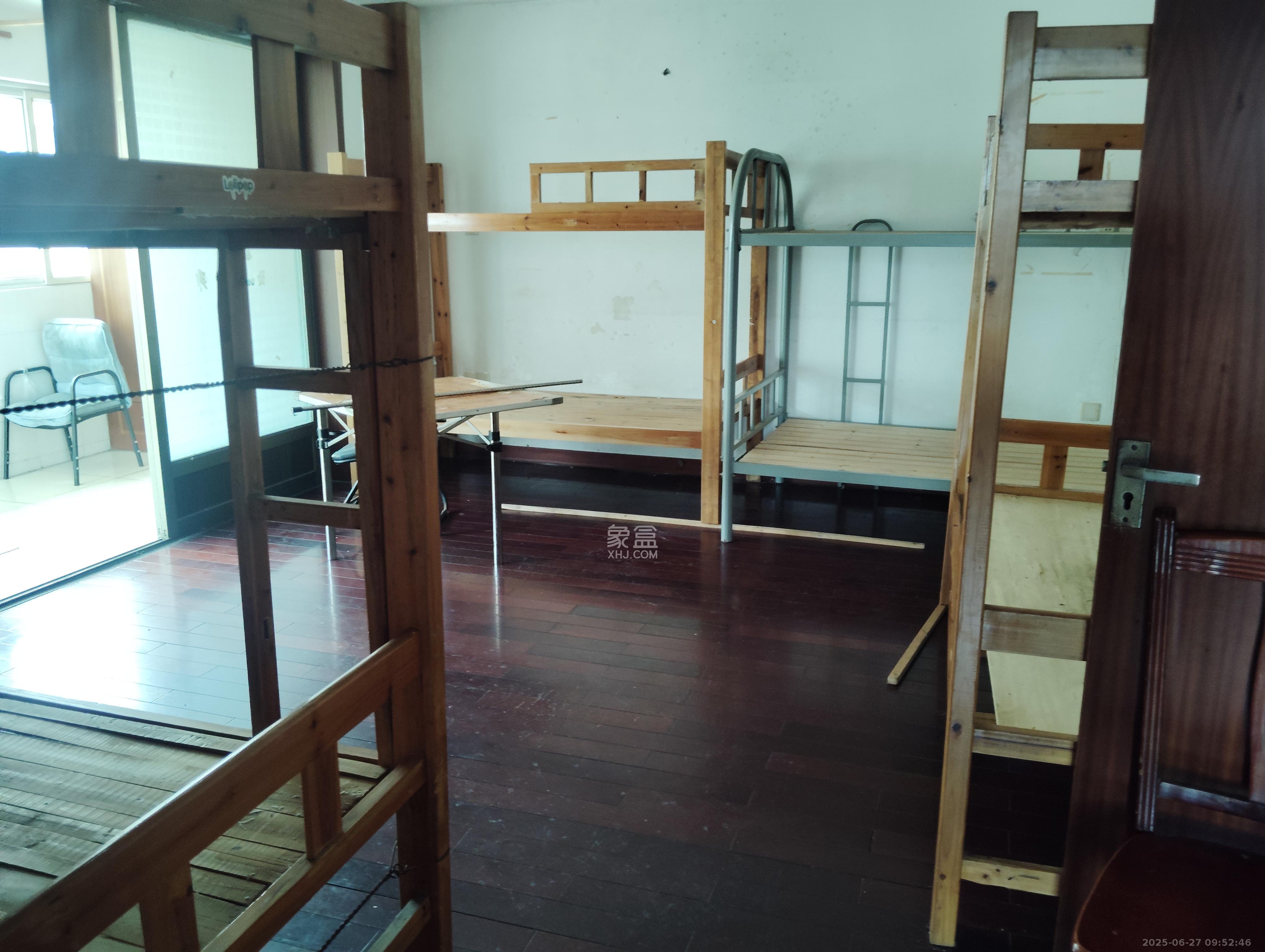 广厦新苑  4室2厅2卫   2000.00元/月室内图
