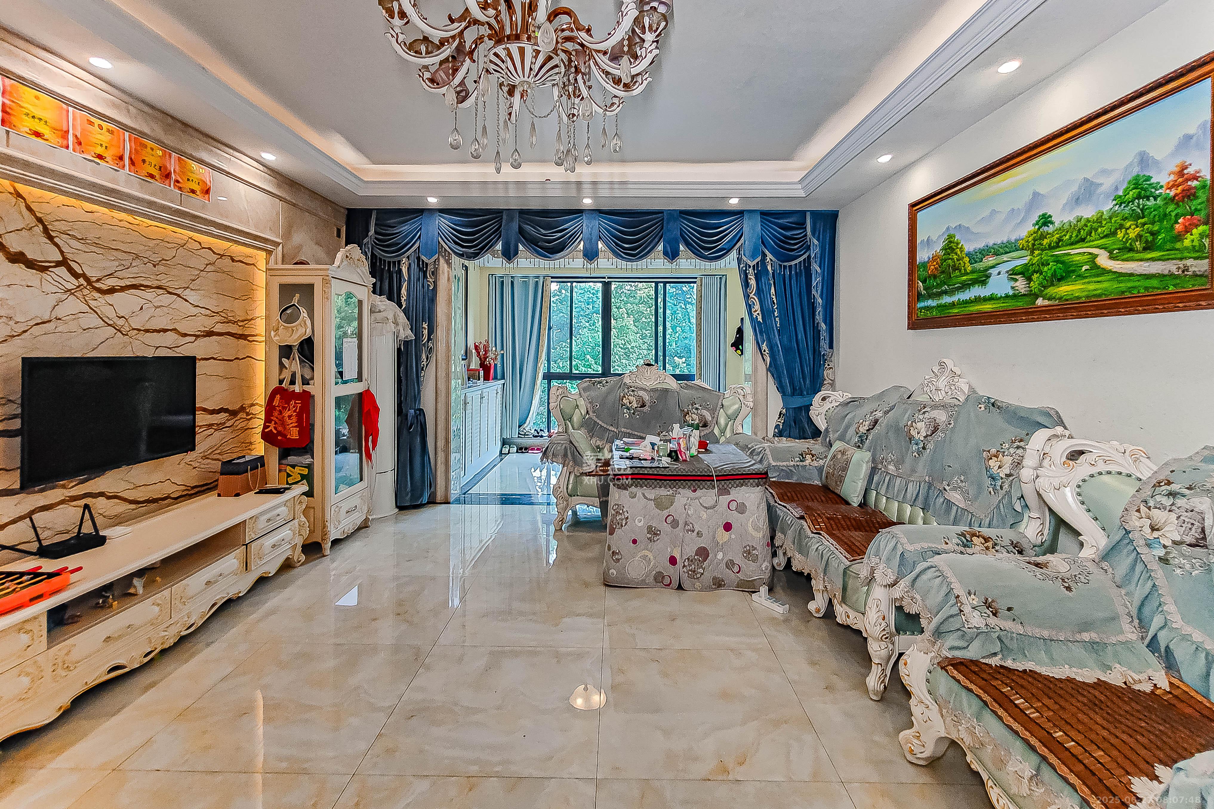 星湖湾一期洋房  4室2厅2卫    157.8万客厅