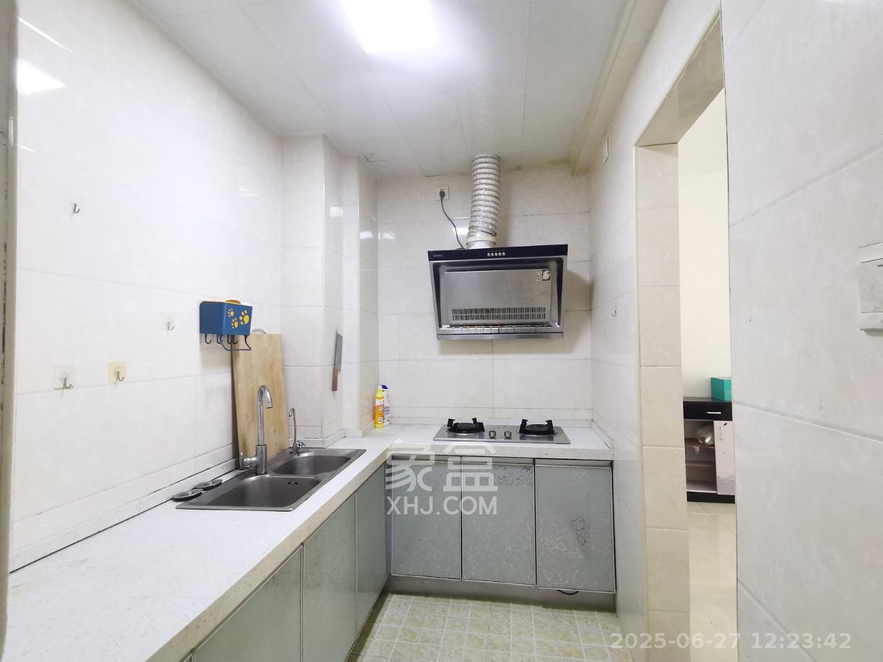 中建芙蓉嘉苑  3室2厅2卫   2300.00元/月室内图