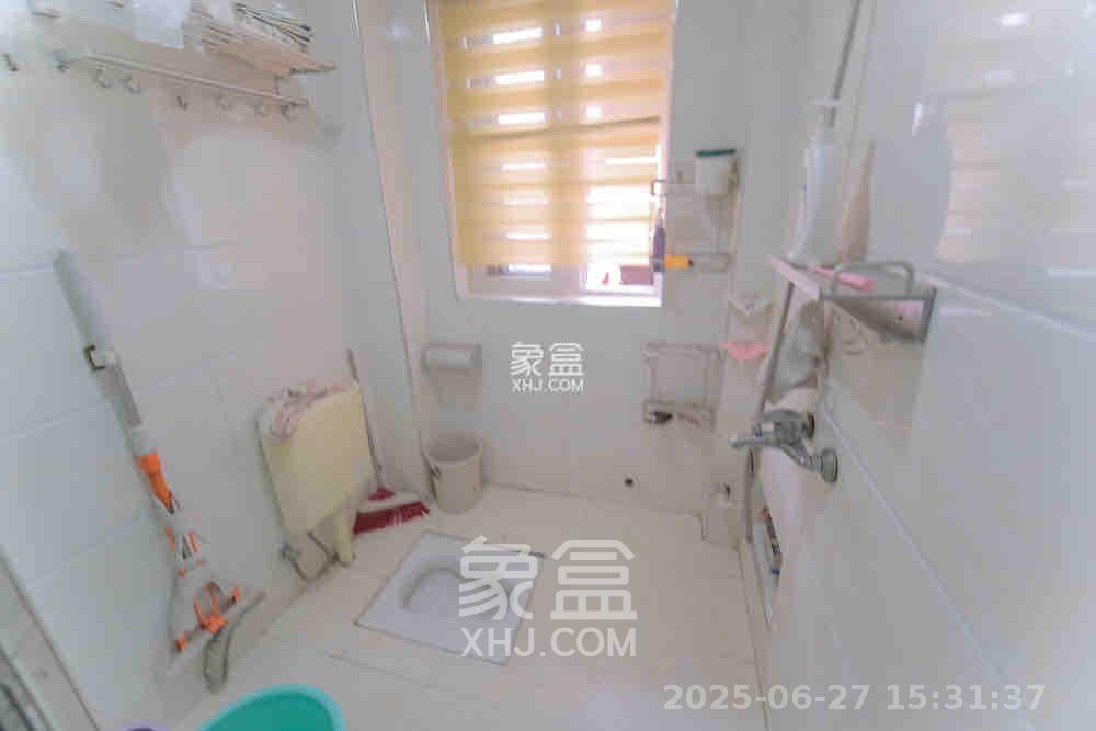 山水湾  3室2厅2卫   2100.00元/月室内图