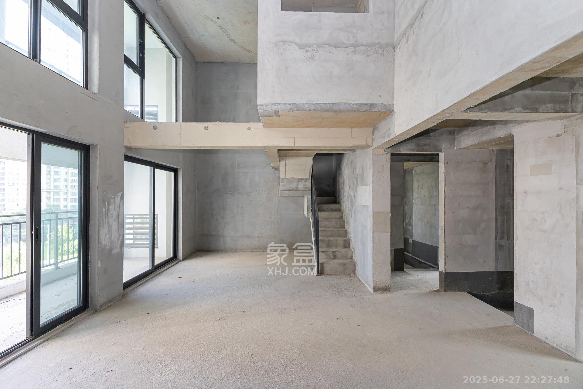 越秀湘江星汇城二期 4室2厅2卫 129.0万 越秀湘江星汇城二期 4室2厅2卫 129.0万客厅