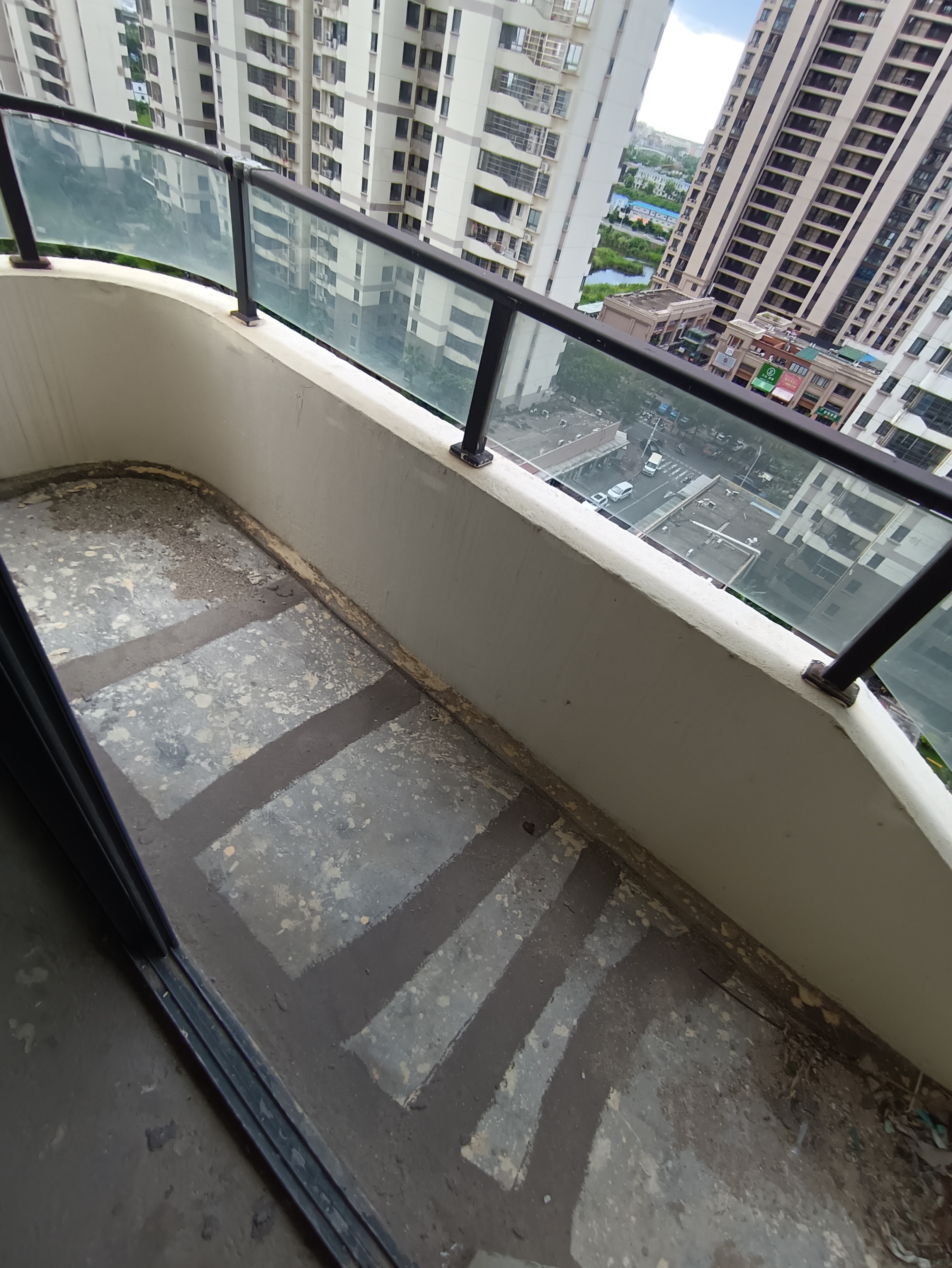 新城吾悦广场 4室2厅2卫 210.0万 新城吾悦广场 4室2厅2卫 210.0万客厅