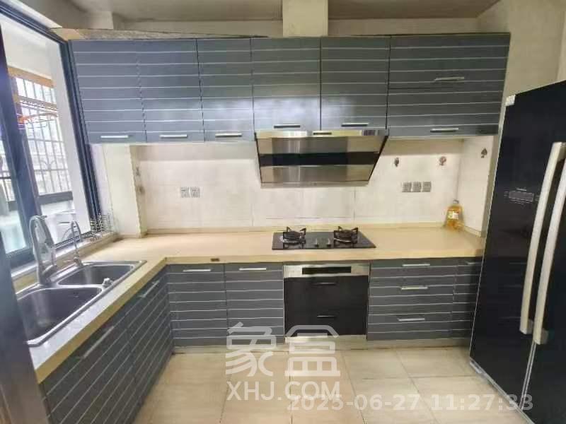 沁园春御院  3室2厅2卫   3400.00元/月室内图