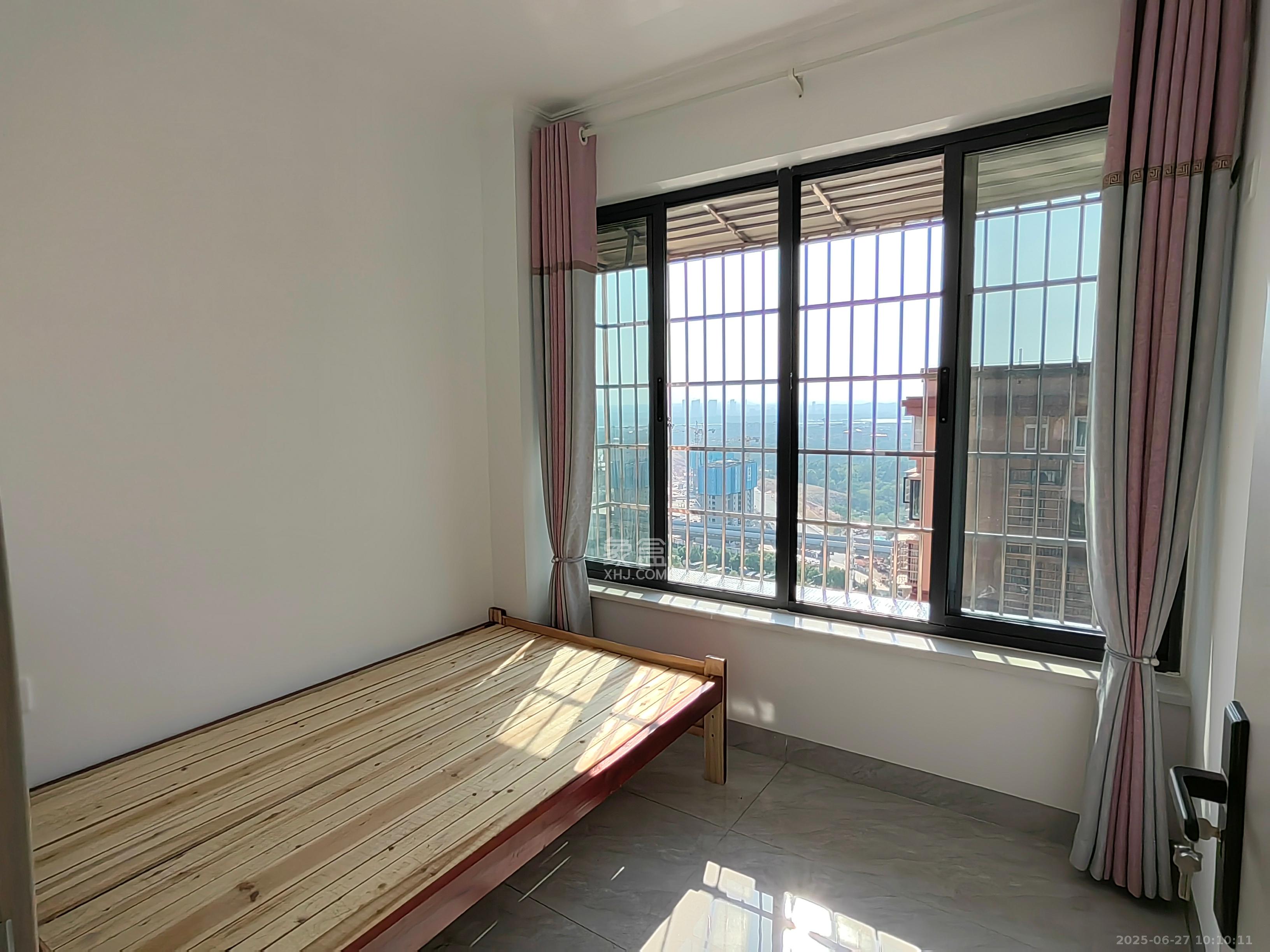 凯富南方鑫城  3室2厅1卫    2200.0元/月 凯富南方鑫城  3室2厅1卫    2200.0元/月室内图