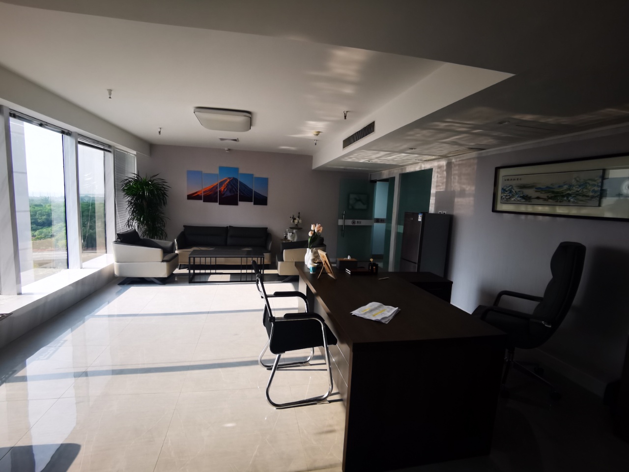 海景湾大厦 8室2厅1卫 16800.0元/月 海景湾大厦 8室2厅1卫 16800.0元/月室内图