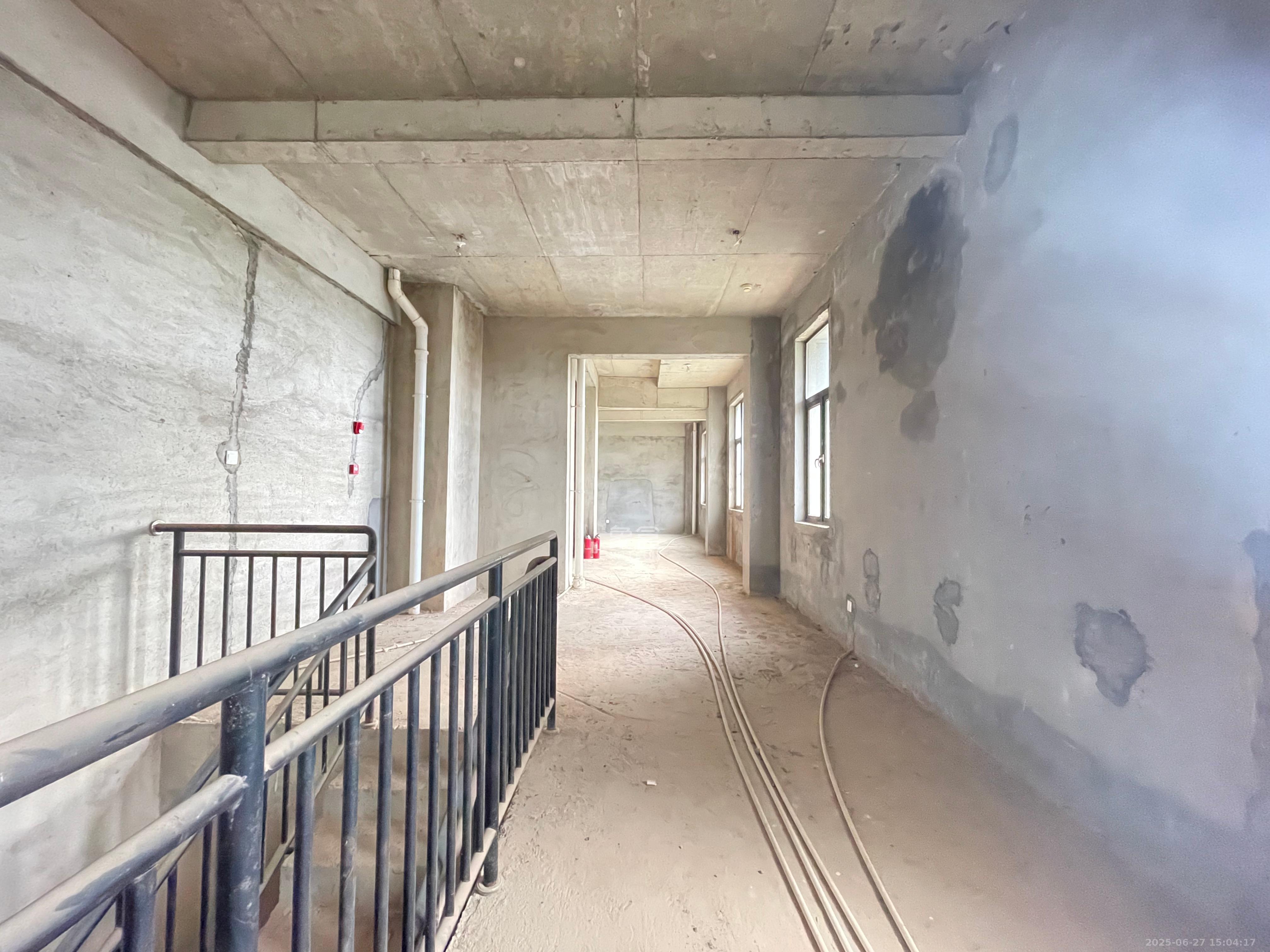 恒大名都   221.86㎡      2500.0元/月室内图