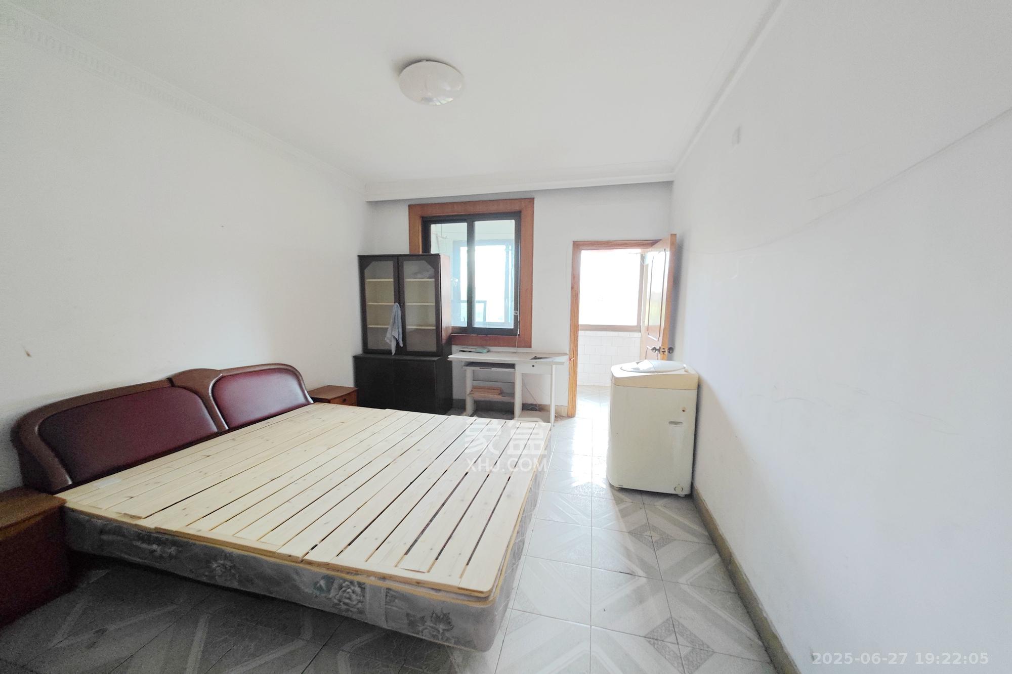 公交园小区（公交新村）  2室1厅1卫   42.00万卧室