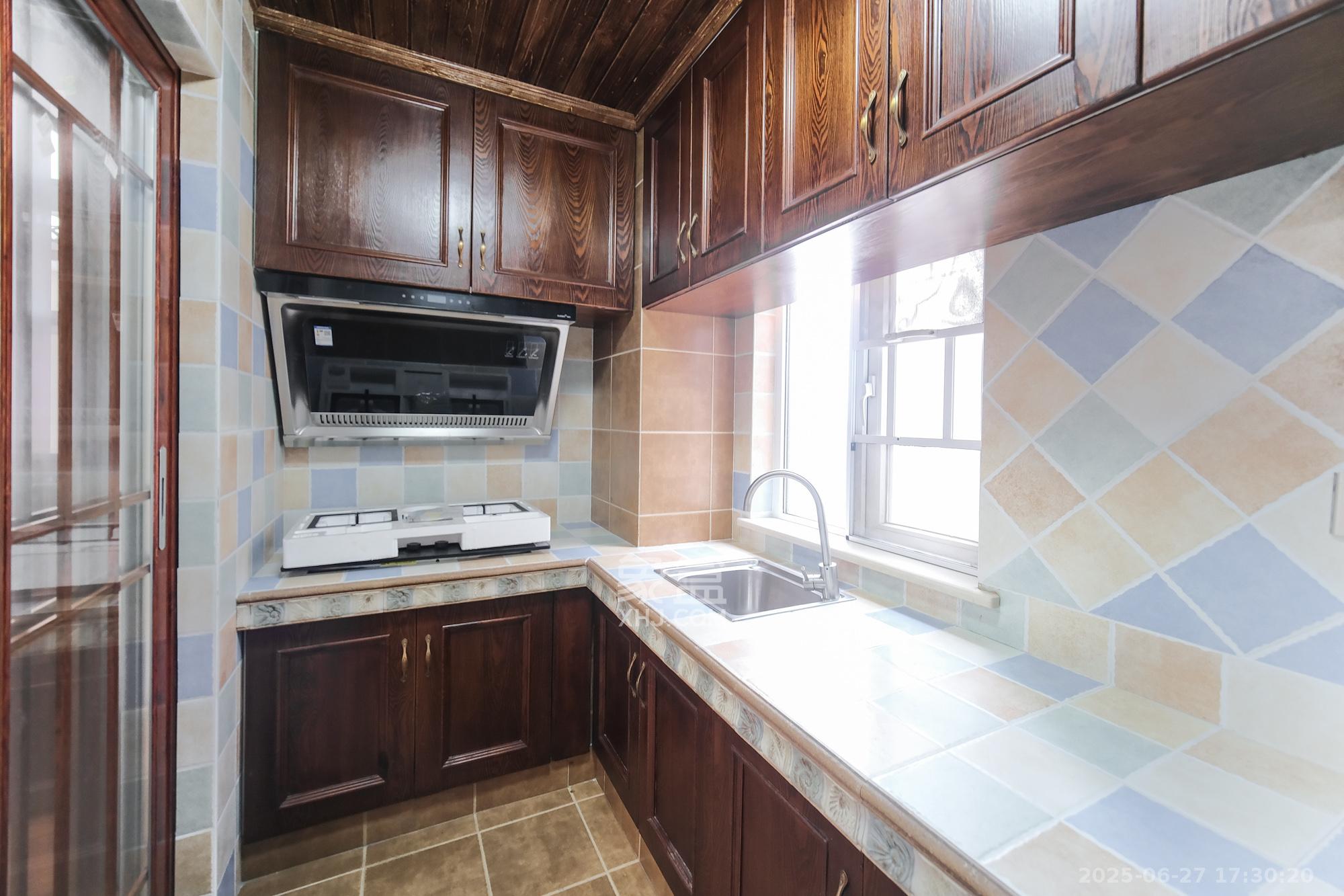 和悦城(蟠龙景苑) 3室2厅1卫 65.8万 和悦城(蟠龙景苑) 3室2厅1卫 65.8万厨房