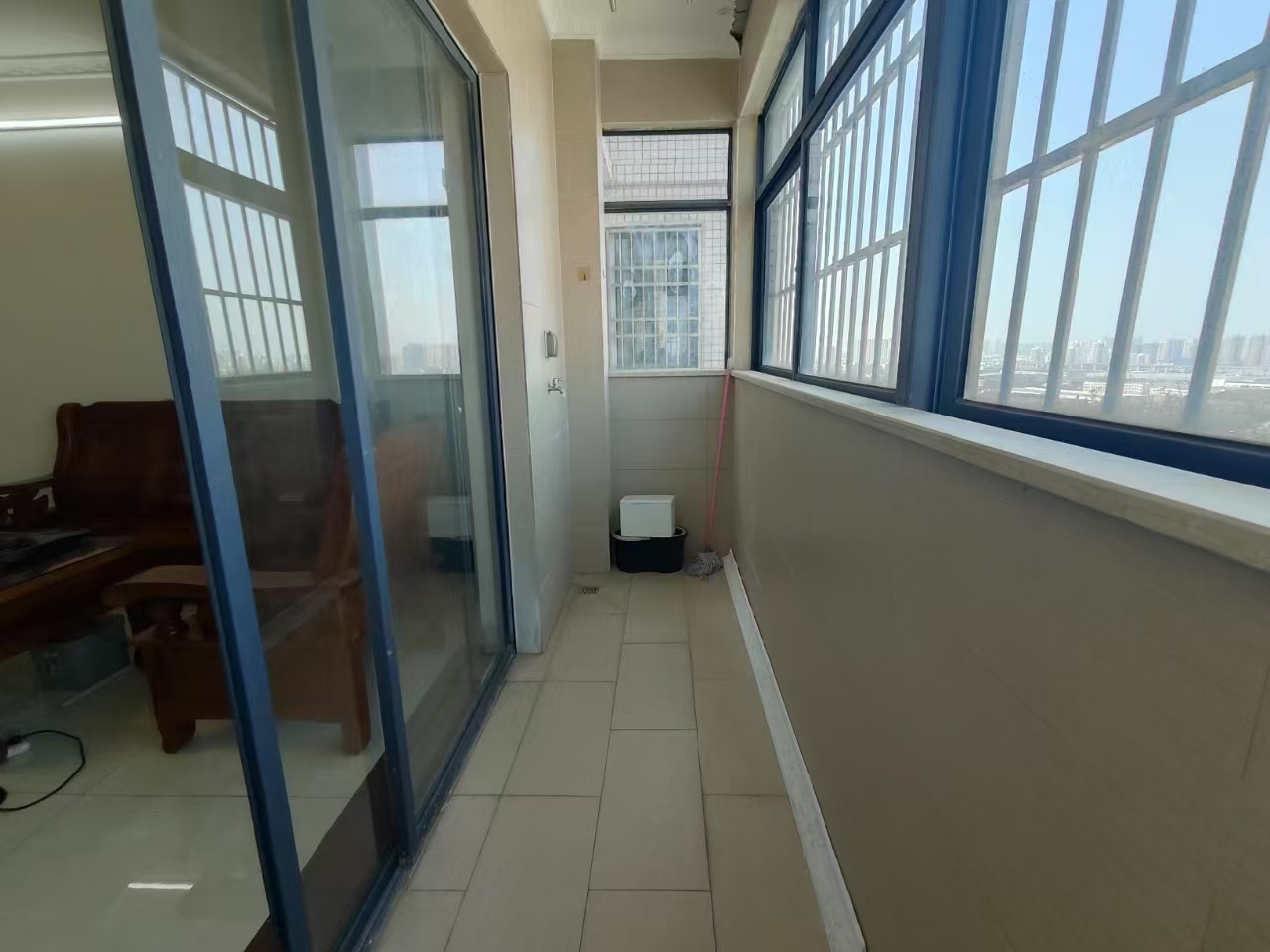 家顺花园 3室2厅2卫 2400.0元/月 家顺花园 3室2厅2卫 2400.0元/月室内图