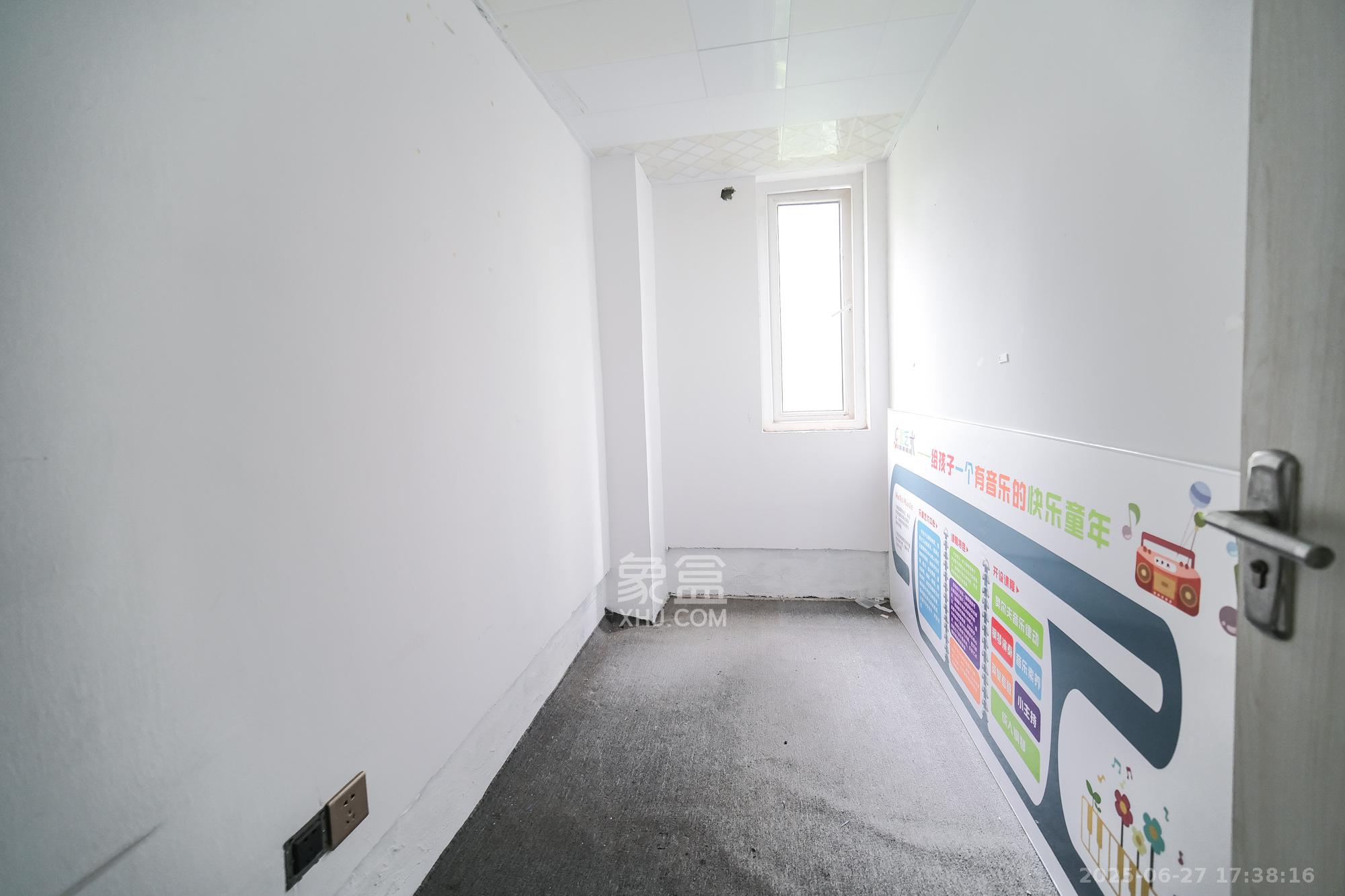 保利香槟国际 4室2厅2卫 87.8万 保利香槟国际 4室2厅2卫 87.8万卫生间