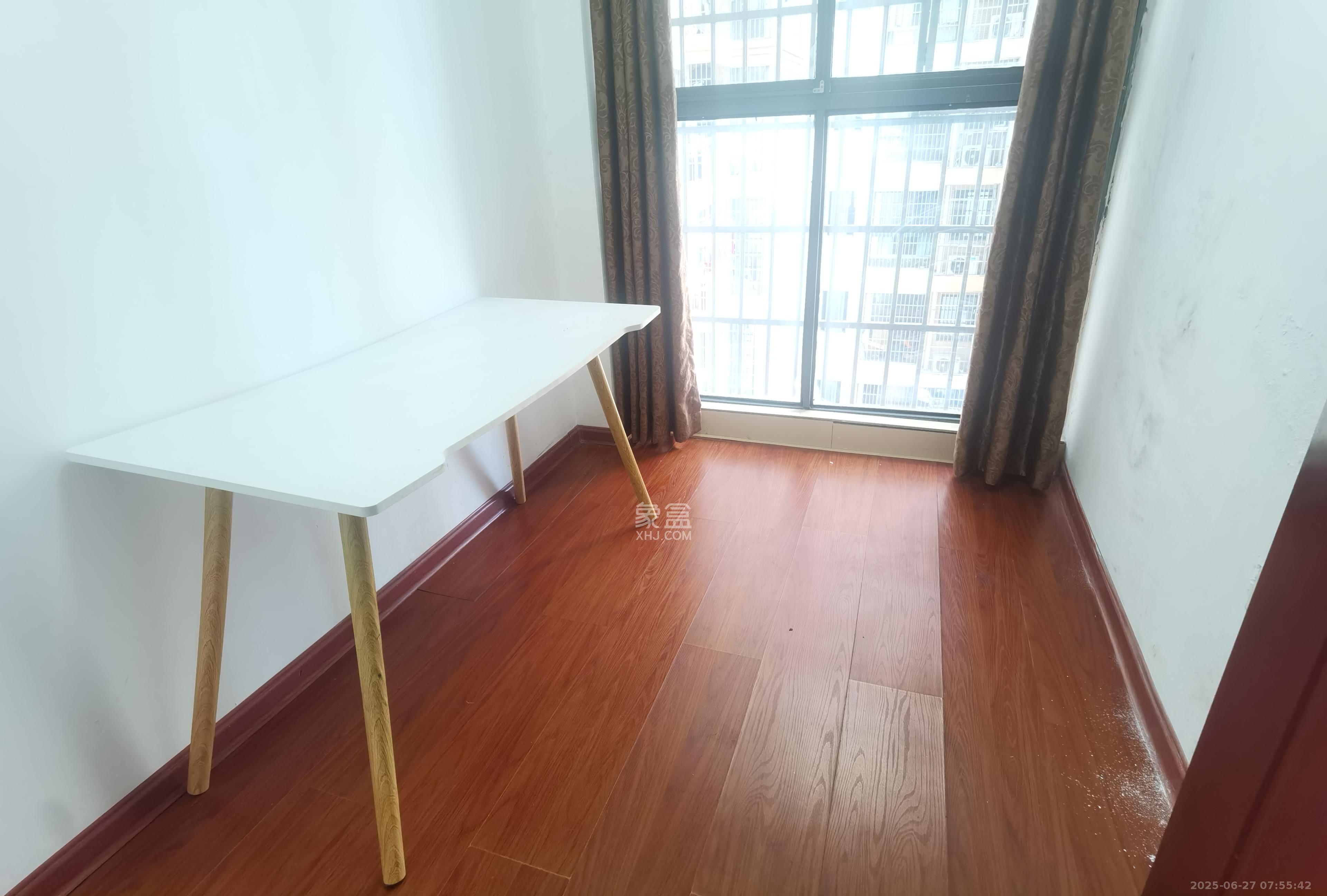 佳美紫郡  3室2厅1卫    1600.0元/月 佳美紫郡  3室2厅1卫    1600.0元/月室内图