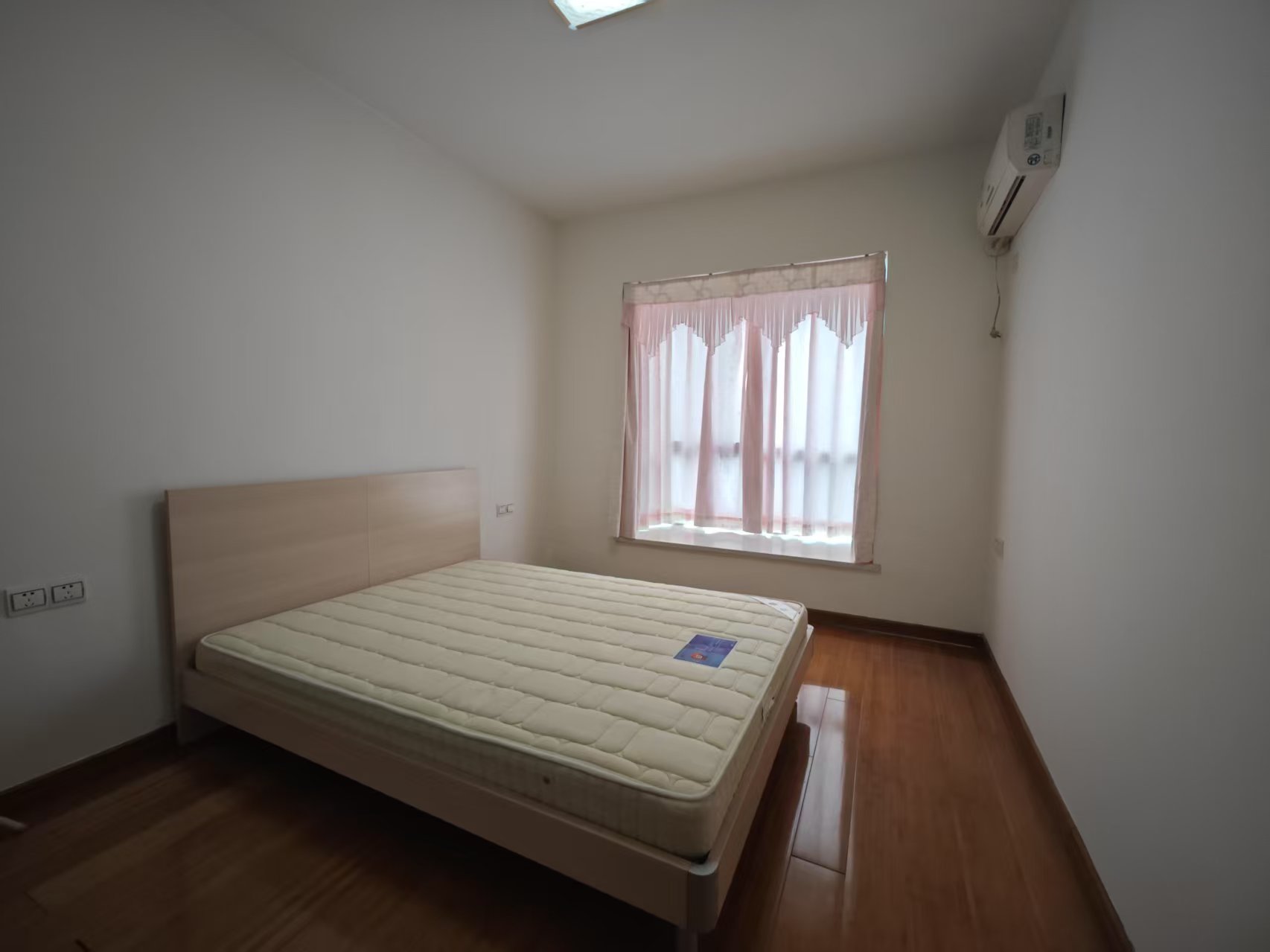 顺枫苑  3室2厅2卫    1300.0元/月室内图