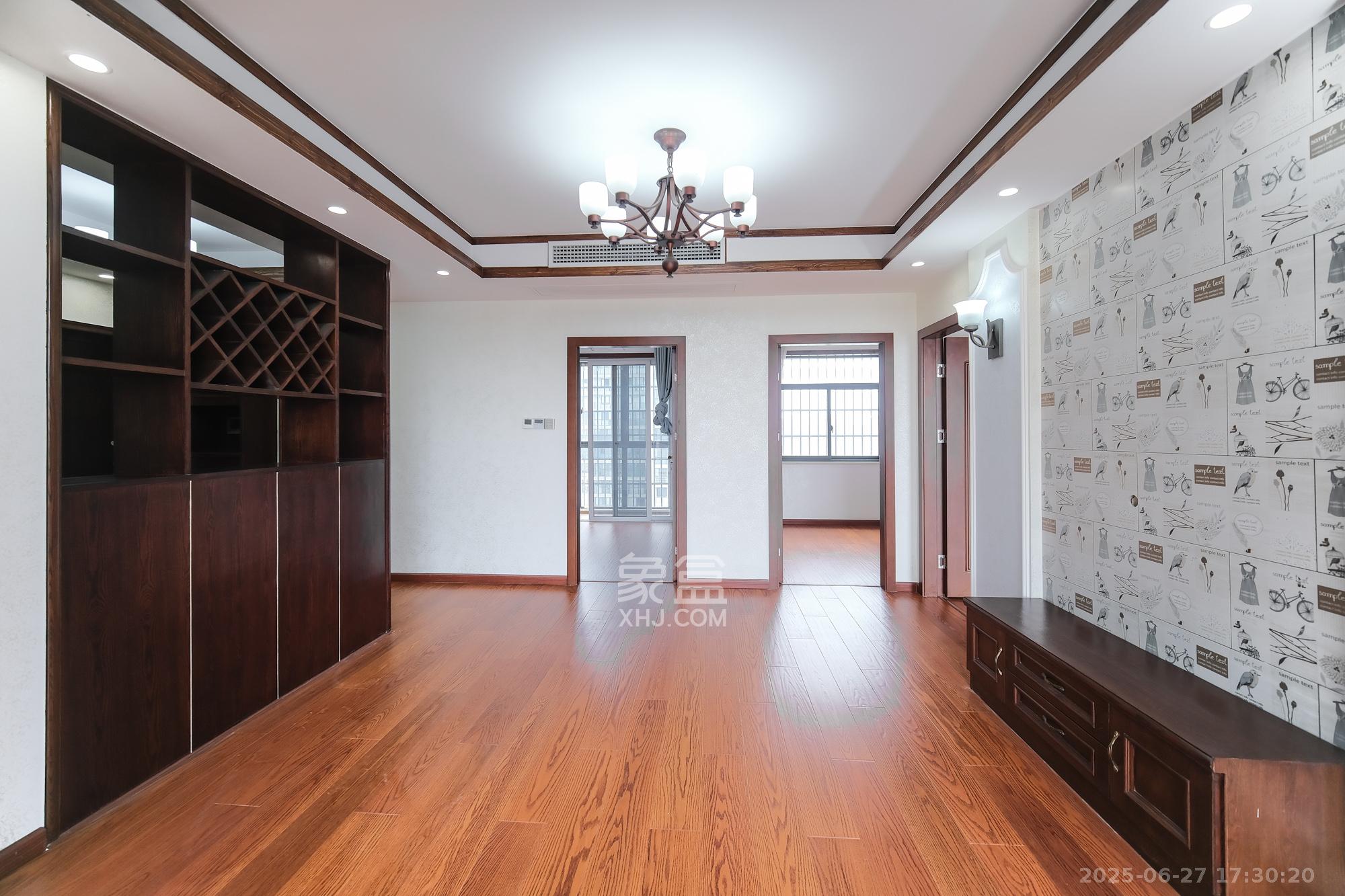 和悦城(蟠龙景苑) 3室2厅1卫 65.8万 和悦城(蟠龙景苑) 3室2厅1卫 65.8万客厅