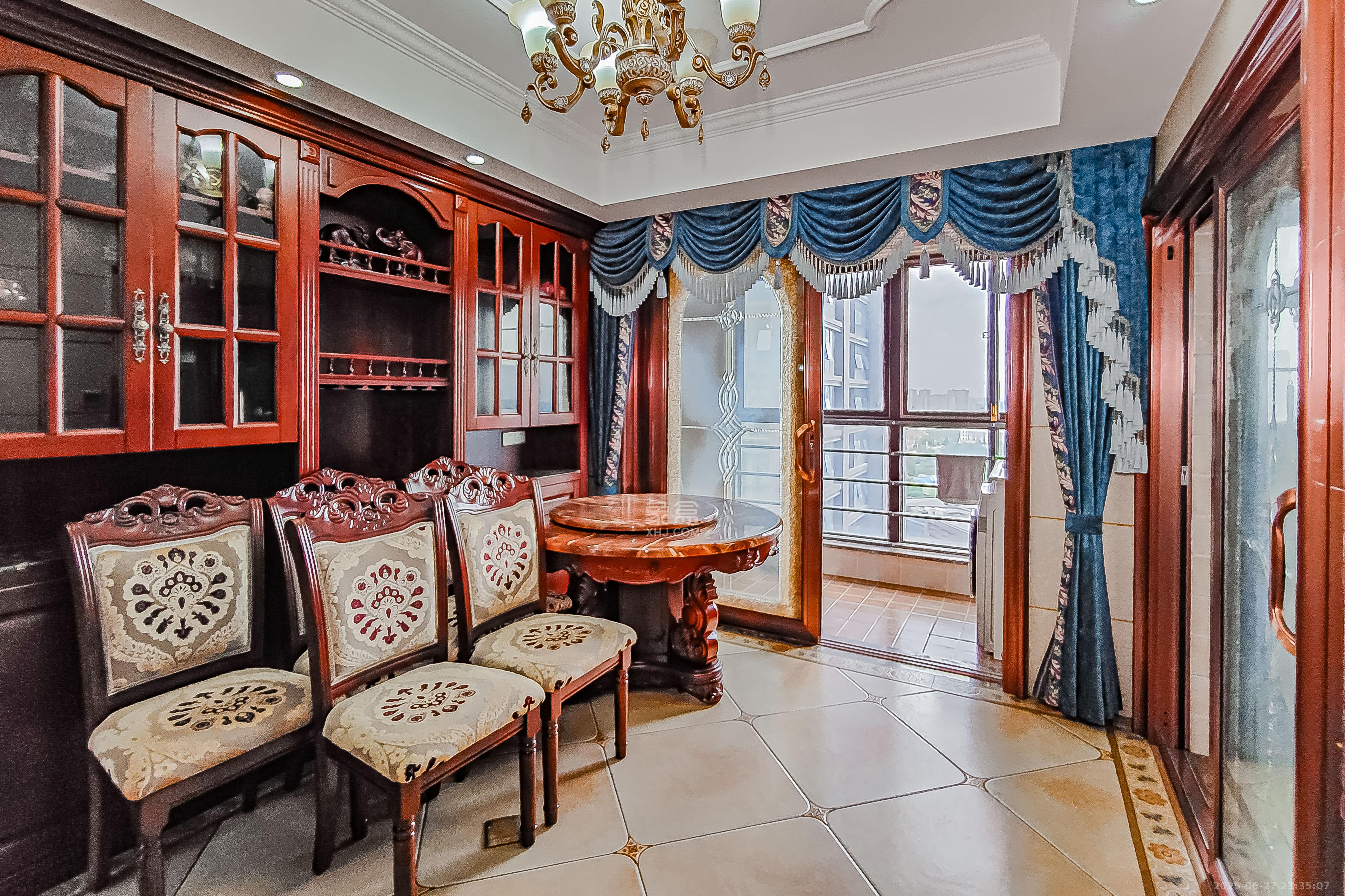 未来漫城 4室2厅2卫 136.0万 未来漫城 4室2厅2卫 136.0万客厅