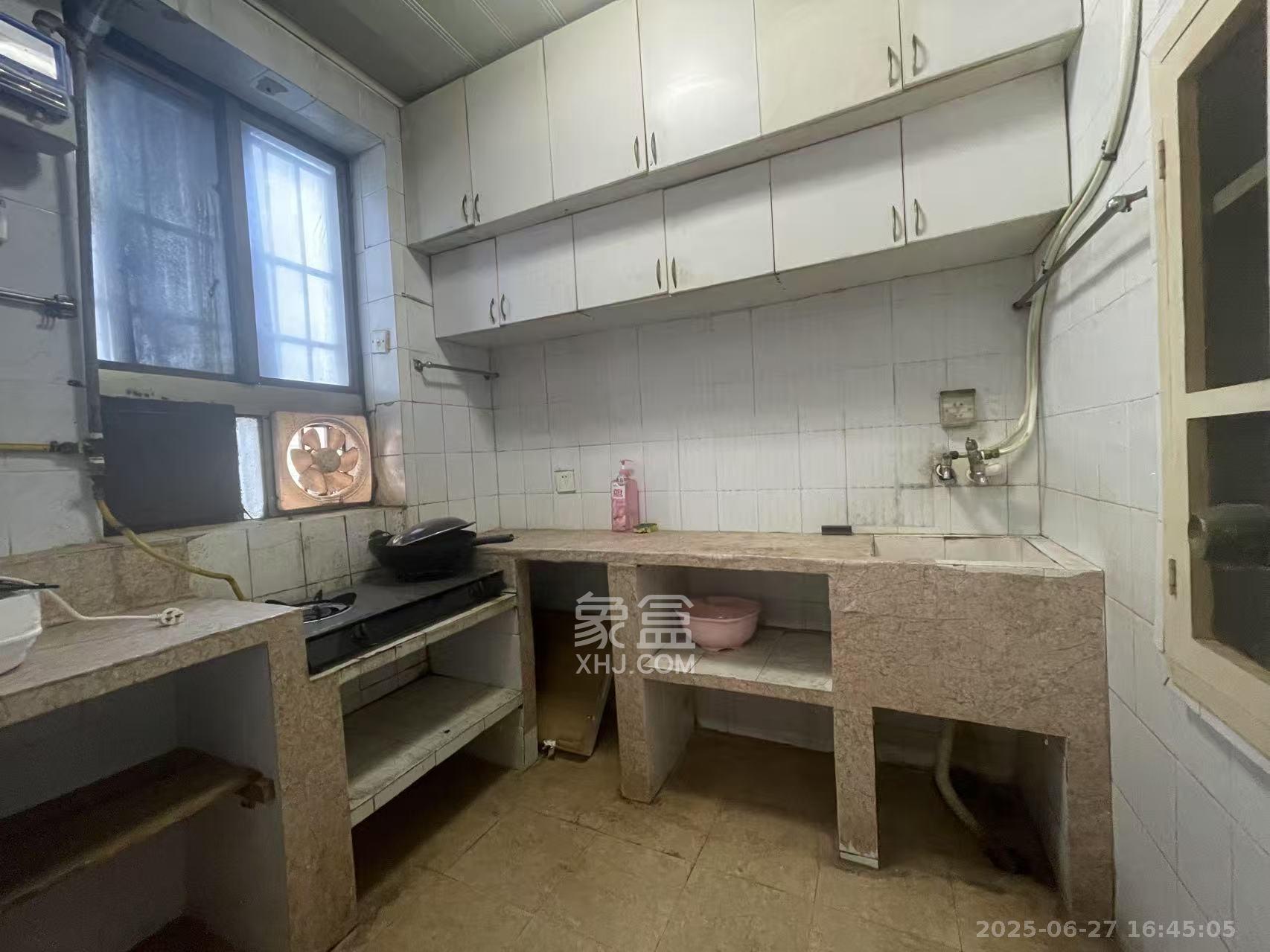 窑岭光大银行宿舍  3室1厅2卫    2400.0元/月室内图