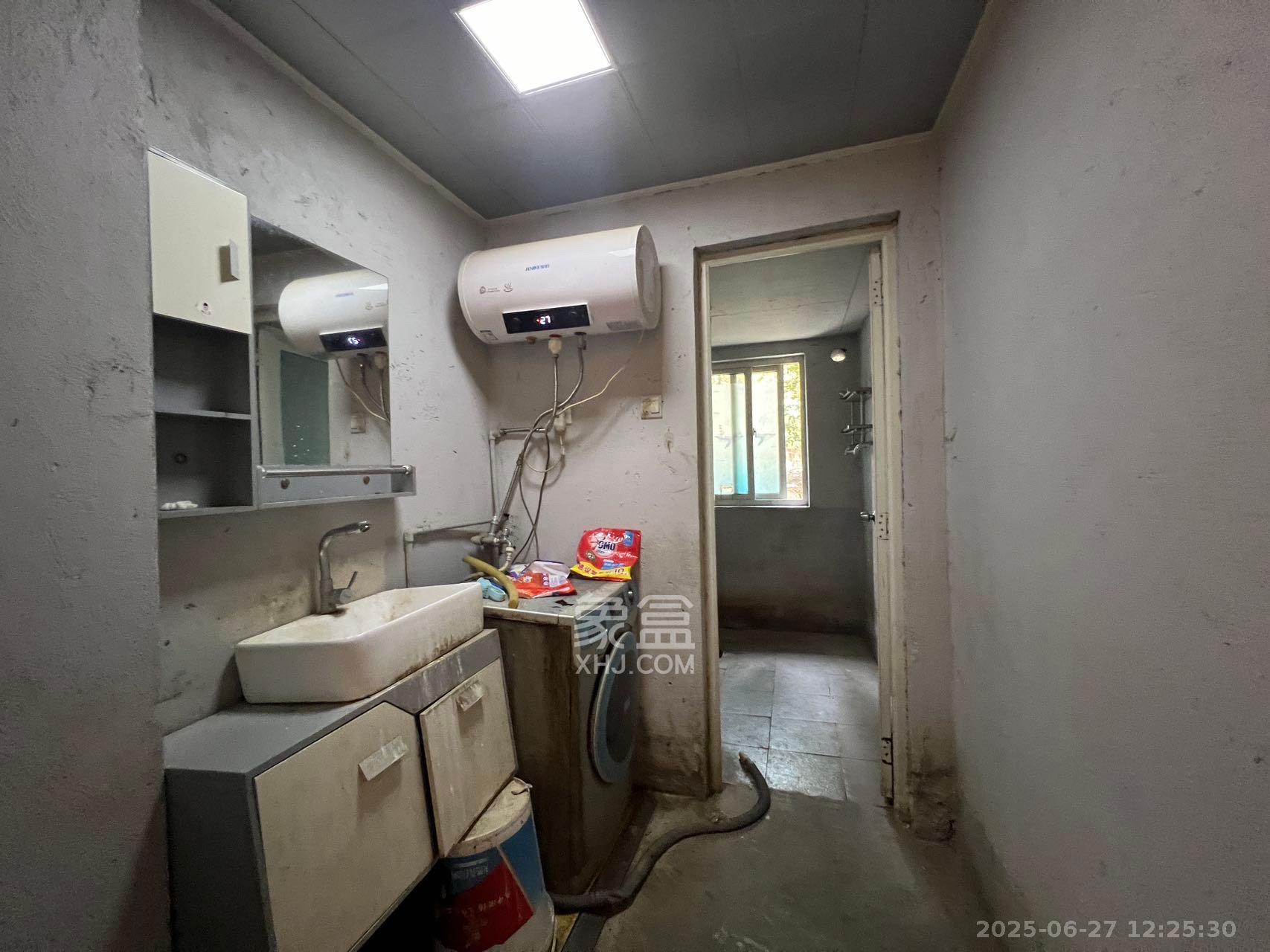 学府华庭 3室2厅2卫 1600.0元/月 学府华庭 3室2厅2卫 1600.0元/月室内图