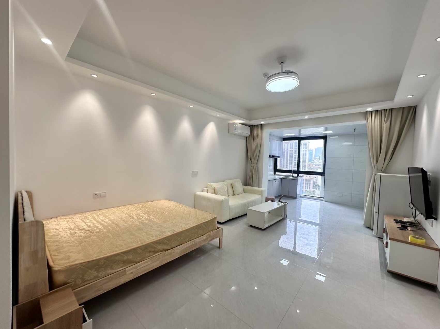 海秀中央(海秀中路50号海秀广场) 1室1厅1卫 2400.0元/月 海秀中央(海秀中路50号海秀广场) 1室1厅1卫 2400.0元/月室内图