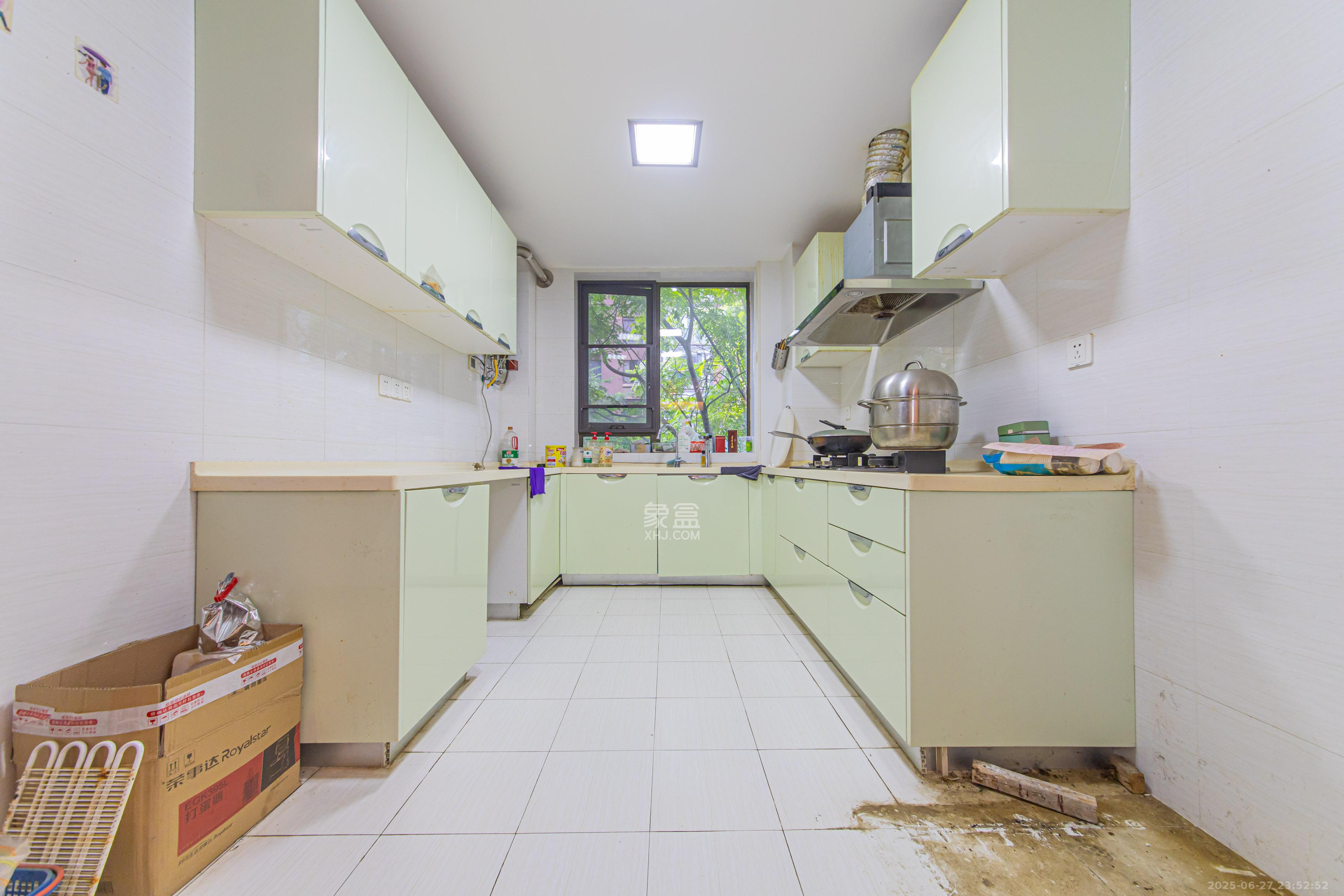 绿地公馆(绿地名邸)  4室2厅2卫    200.0万 绿地公馆(绿地名邸)  4室2厅2卫    200.0万厨房