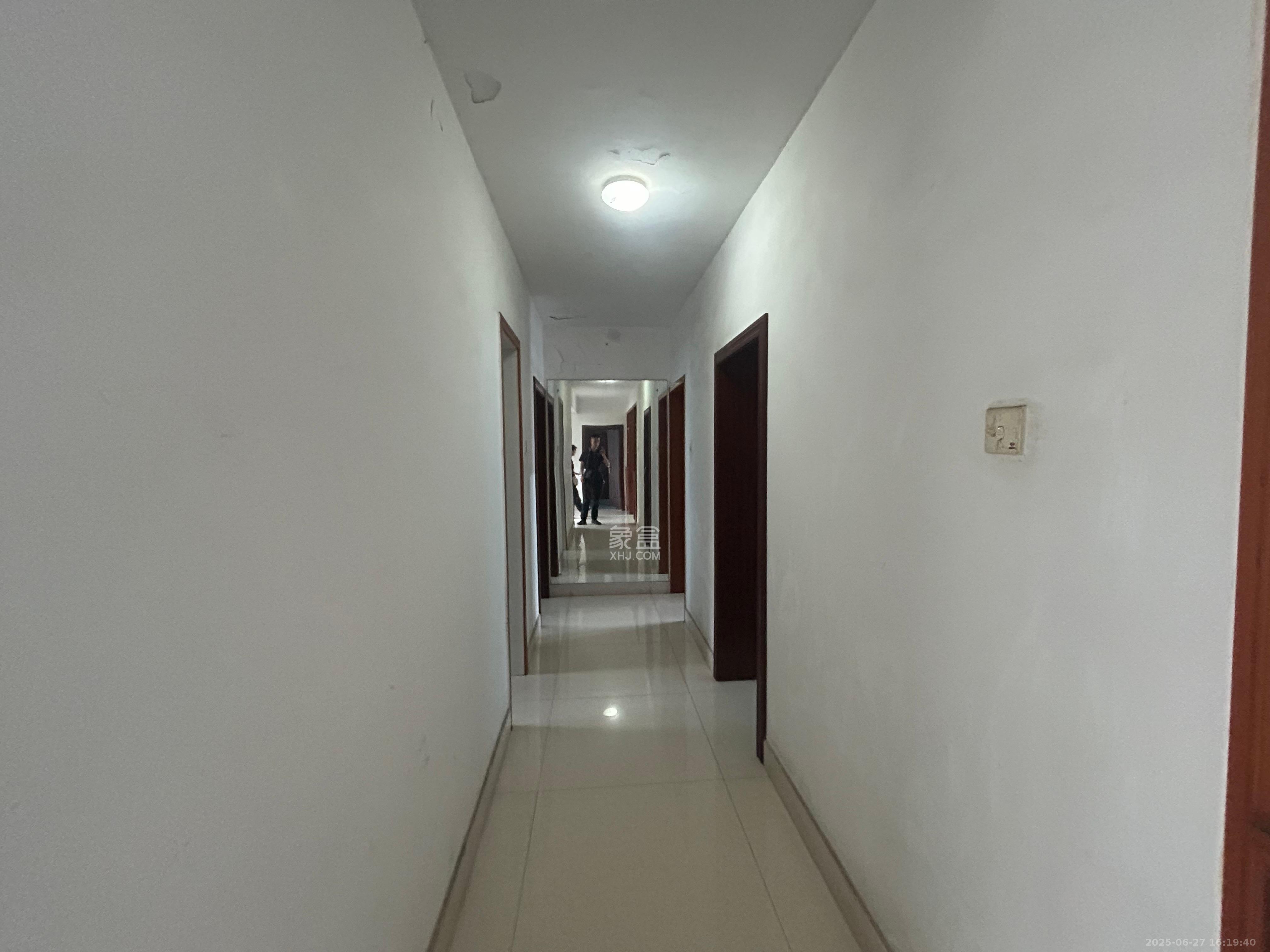 涉外花园  3室2厅1卫    2000.0元/月室内图