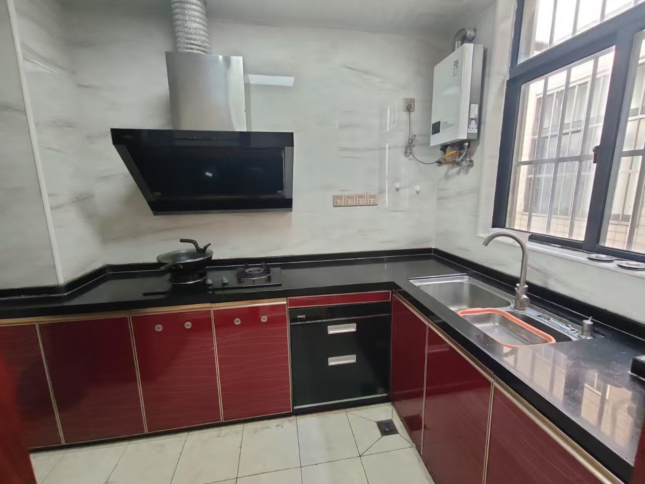 家顺花园 3室2厅2卫 2400.0元/月 家顺花园 3室2厅2卫 2400.0元/月室内图