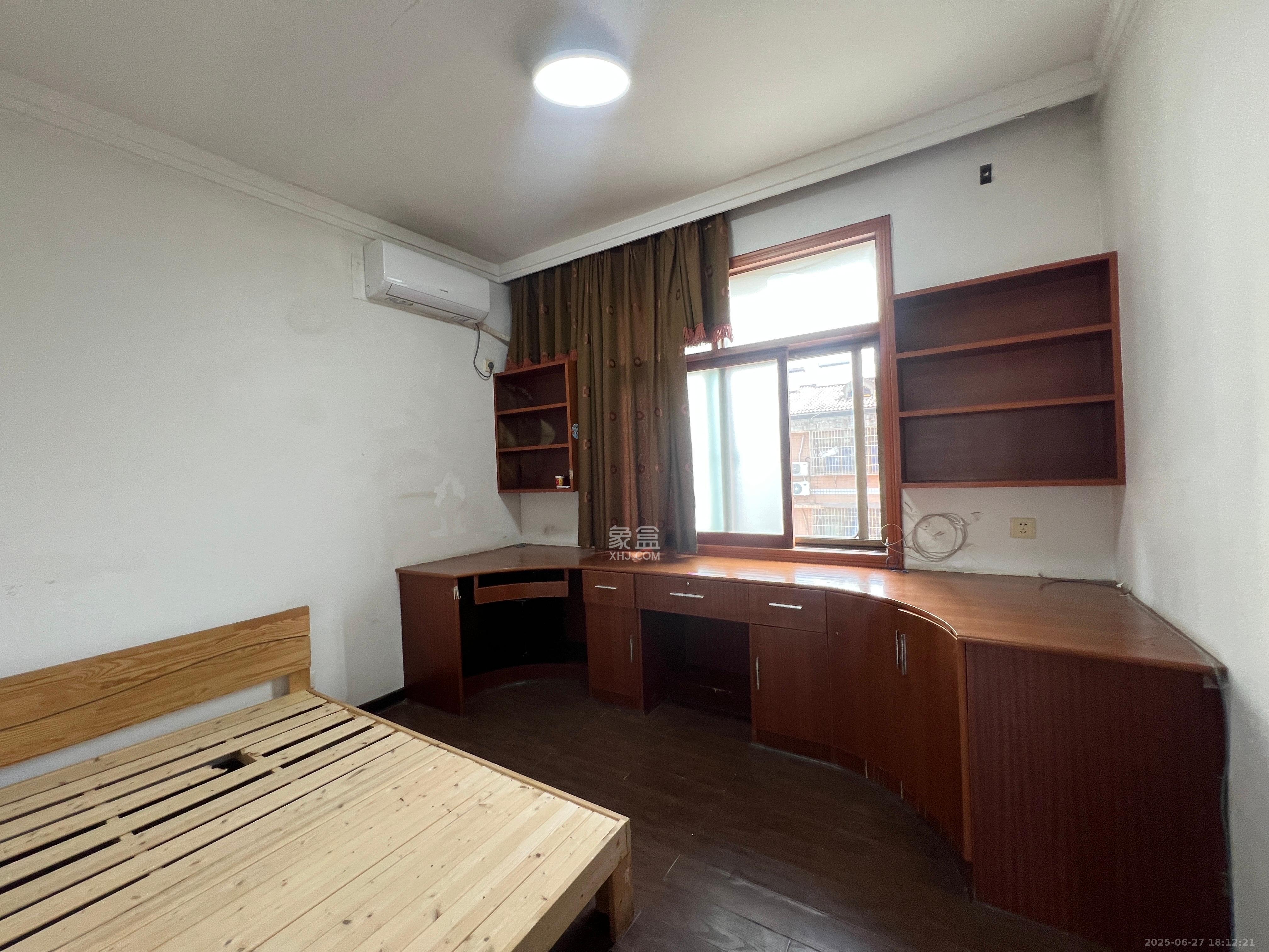 月湖安置小区（马栏山小区）  4室2厅2卫   2400.00元/月室内图