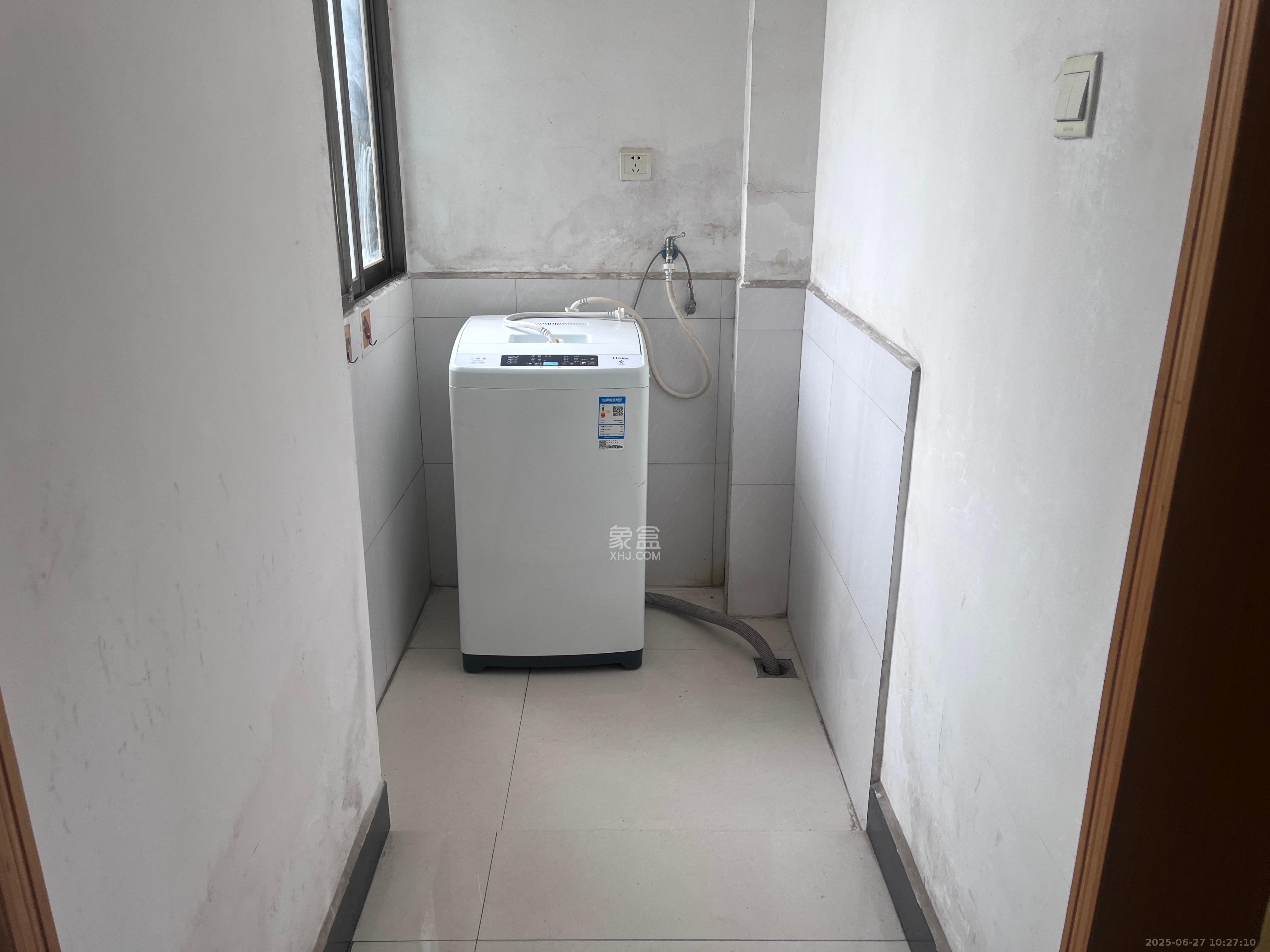 岳鞍阁小区  3室2厅1卫    1600.0元/月 岳鞍阁小区  3室2厅1卫    1600.0元/月室内图