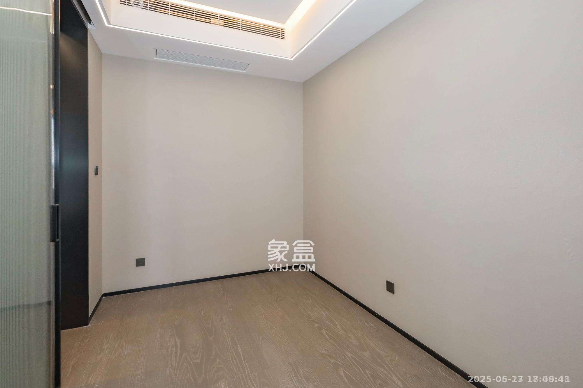 旭辉铂悦湘江  4室2厅2卫    15000.0元/月 旭辉铂悦湘江  4室2厅2卫    15000.0元/月