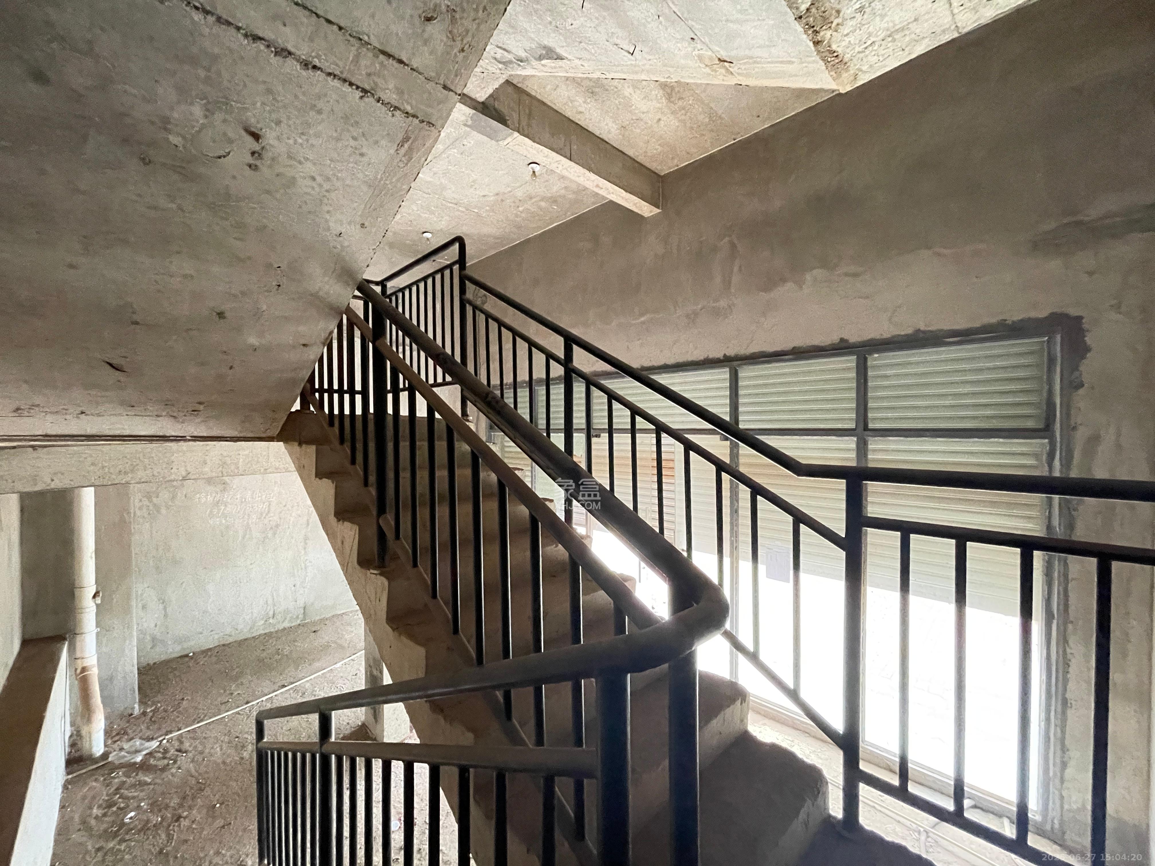 恒大名都   221.86㎡      2500.0元/月室内图