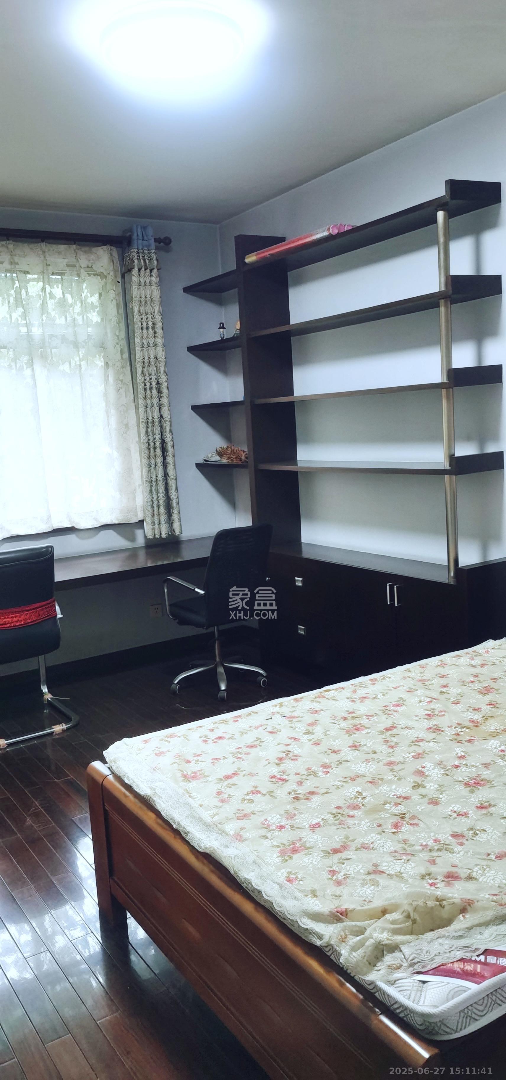 电信花园  4室2厅2卫   3100.00元/月室内图