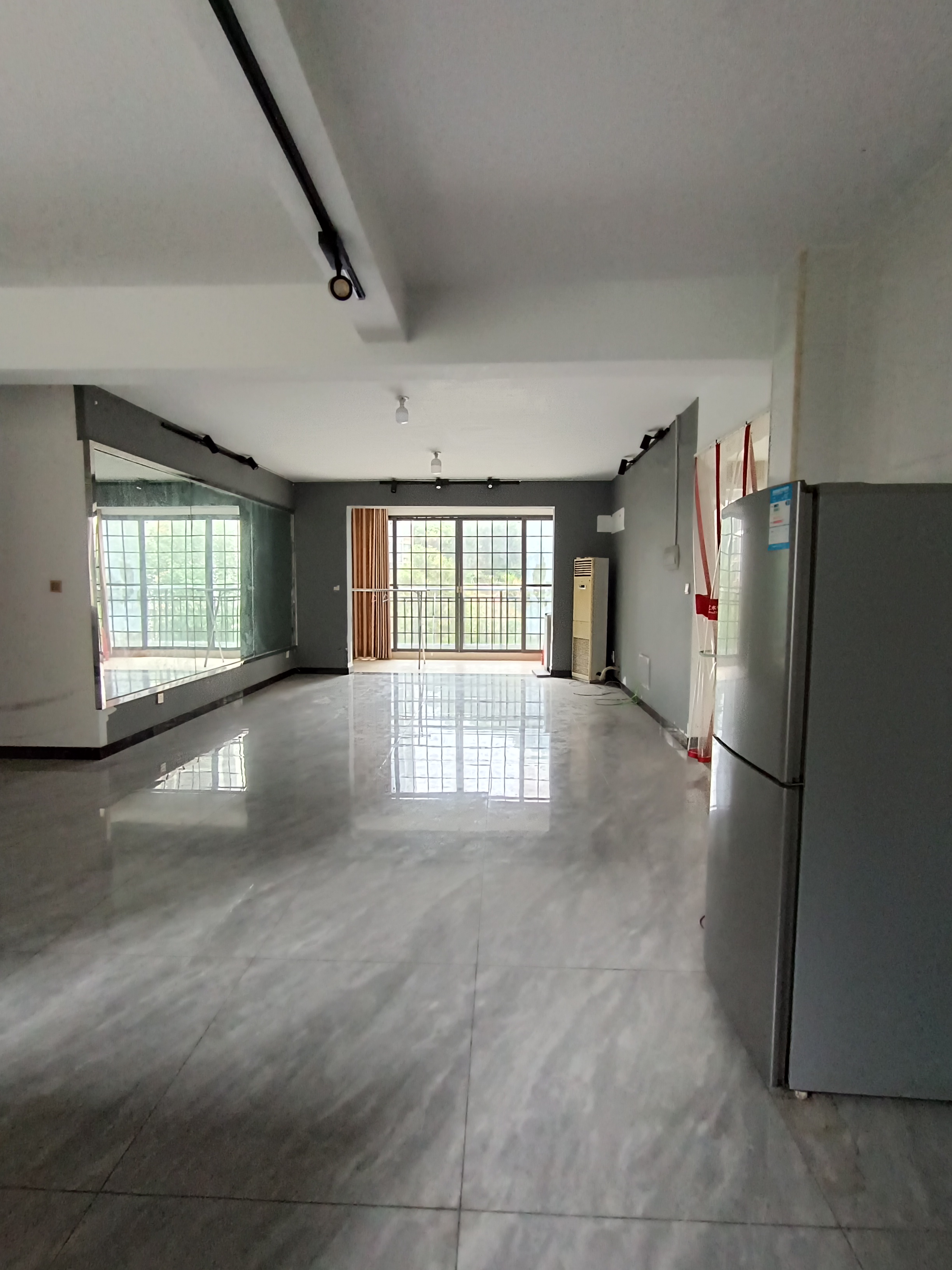 山城上品 5室2厅2卫 2000.0元/月 山城上品 5室2厅2卫 2000.0元/月室内图