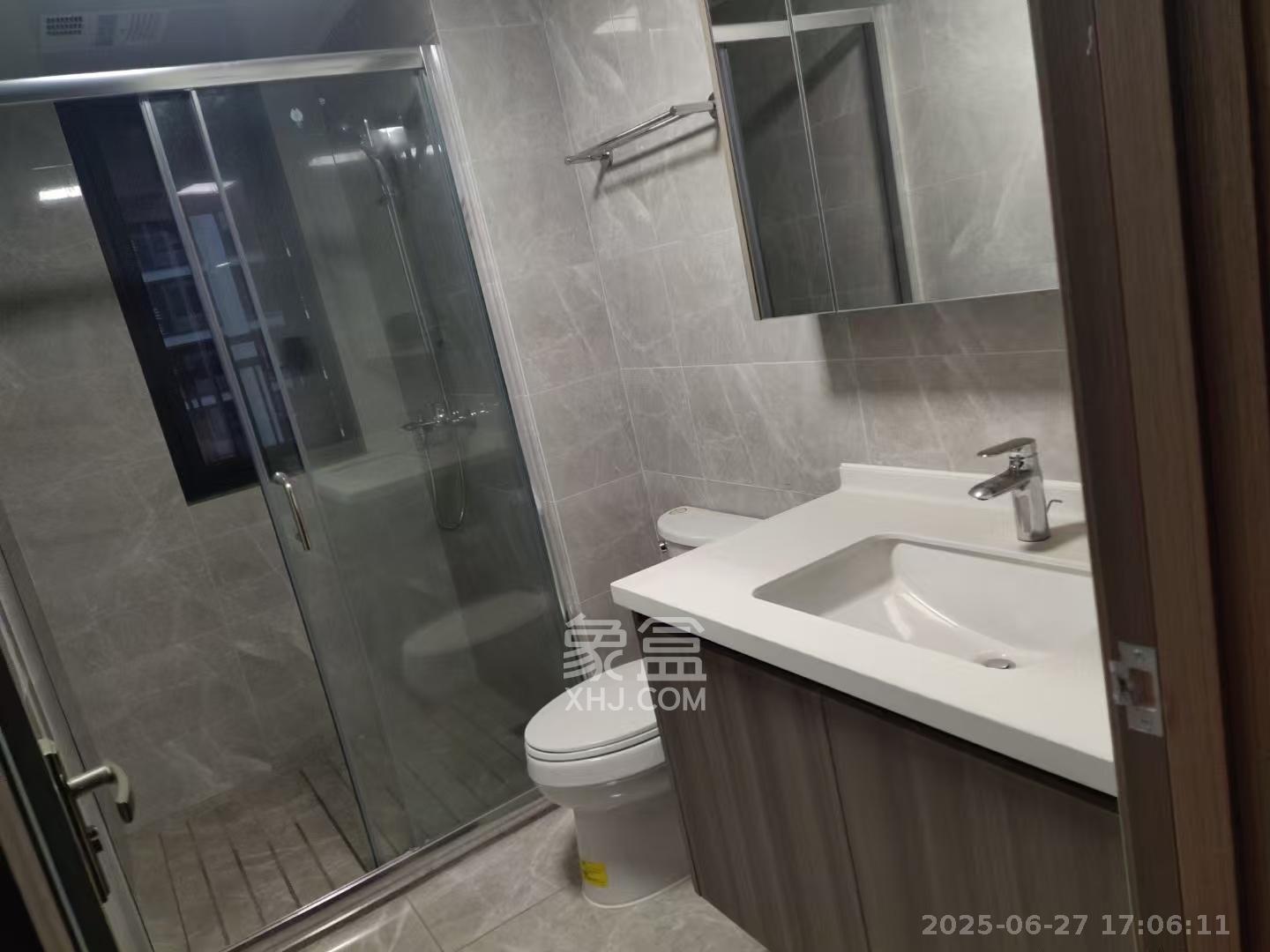 中海阅麓山二期  3室2厅2卫   3200.00元/月室内图