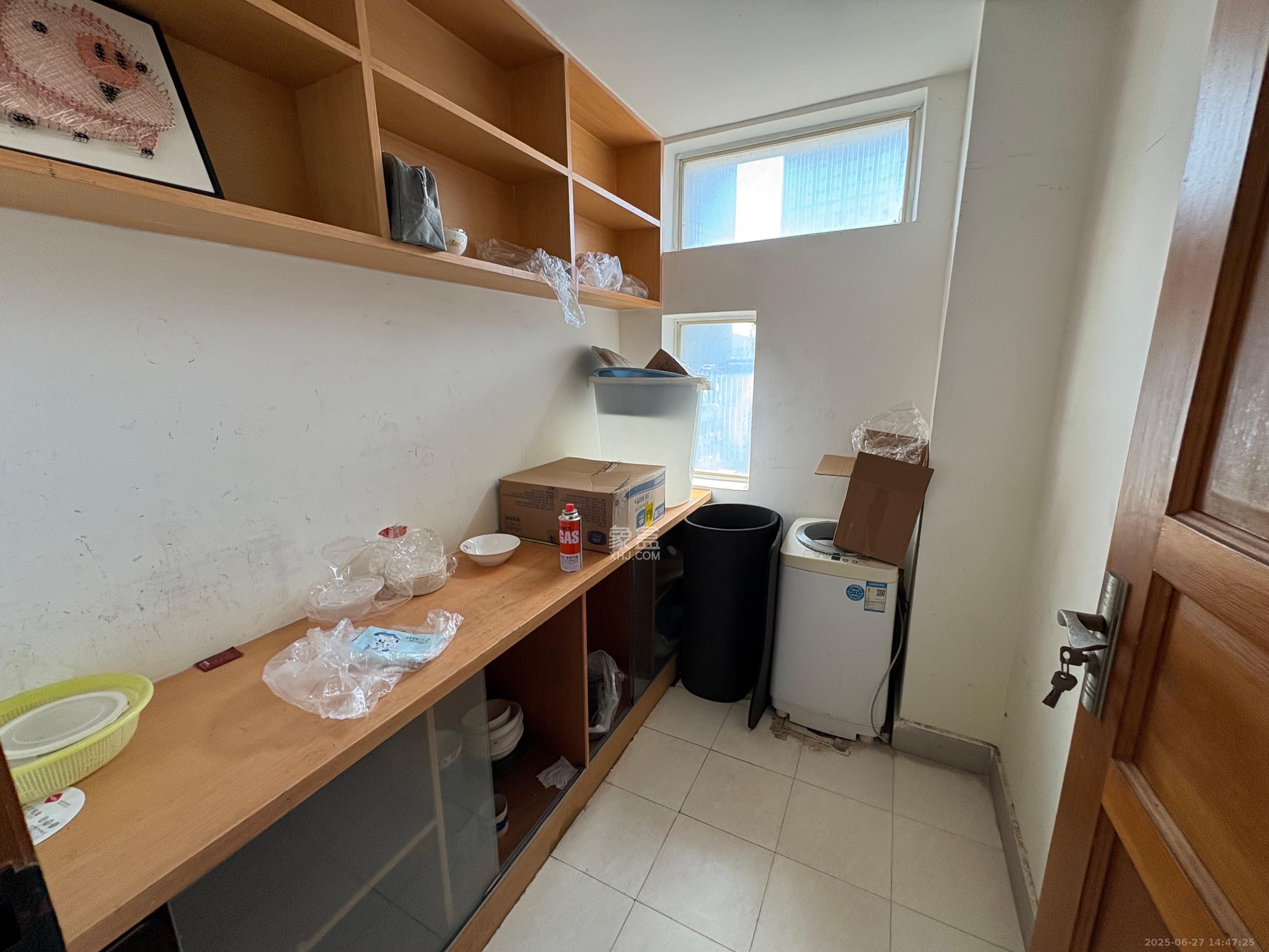 长宝1667  3室1厅1卫   4200.00元/月室内图