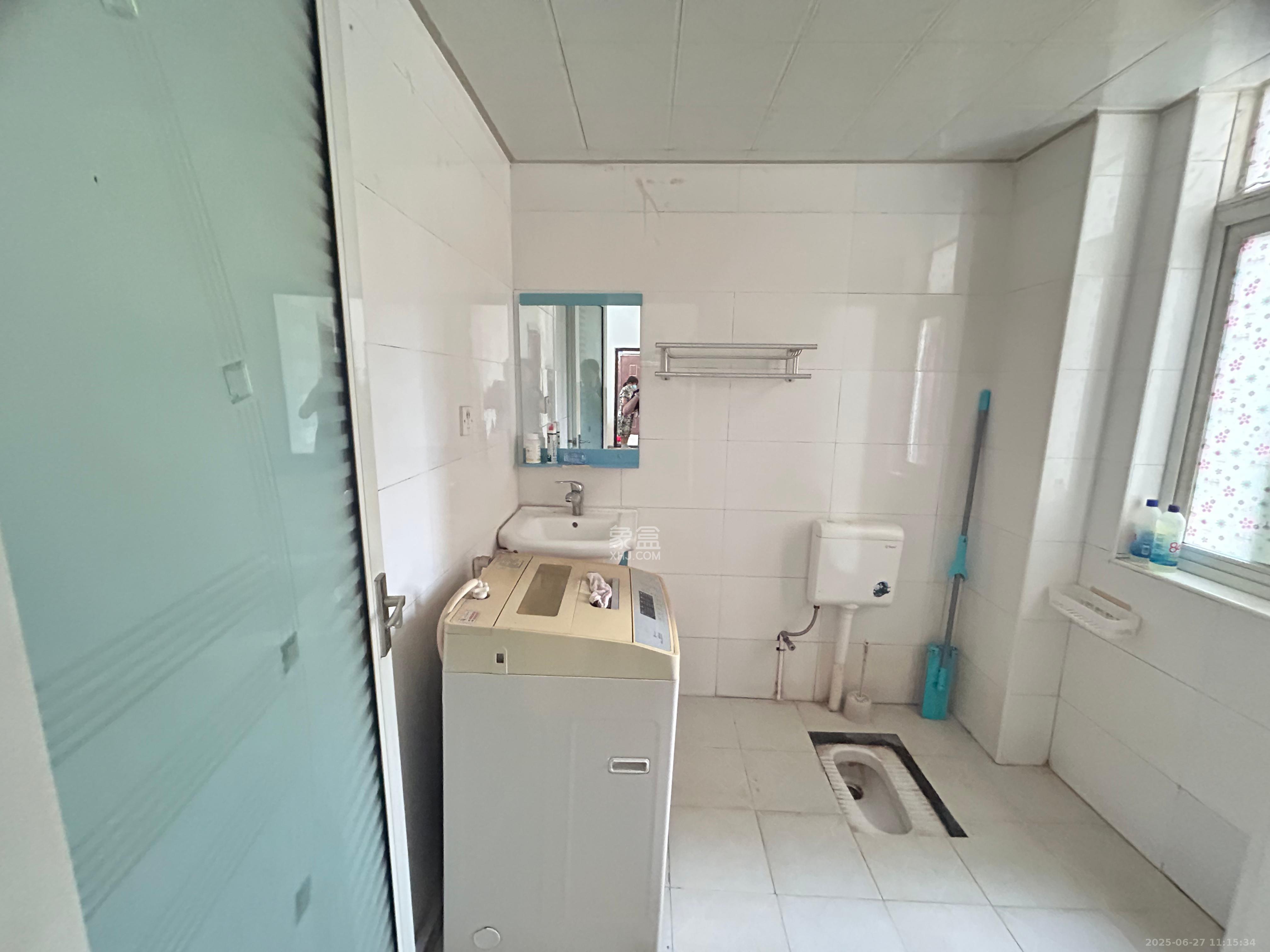 山水湾 3室2厅1卫 1600.0元/月 山水湾 3室2厅1卫 1600.0元/月室内图