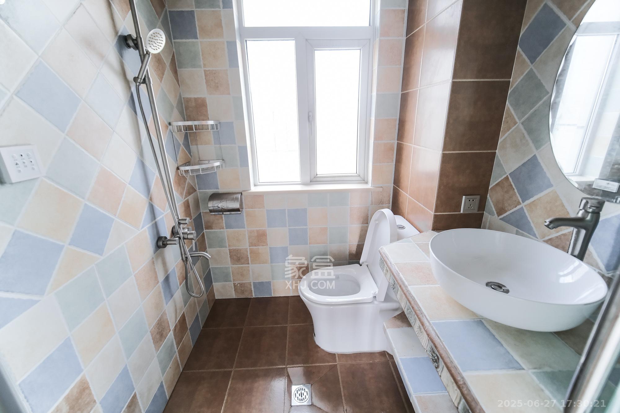 和悦城(蟠龙景苑) 3室2厅1卫 65.8万 和悦城(蟠龙景苑) 3室2厅1卫 65.8万卫生间