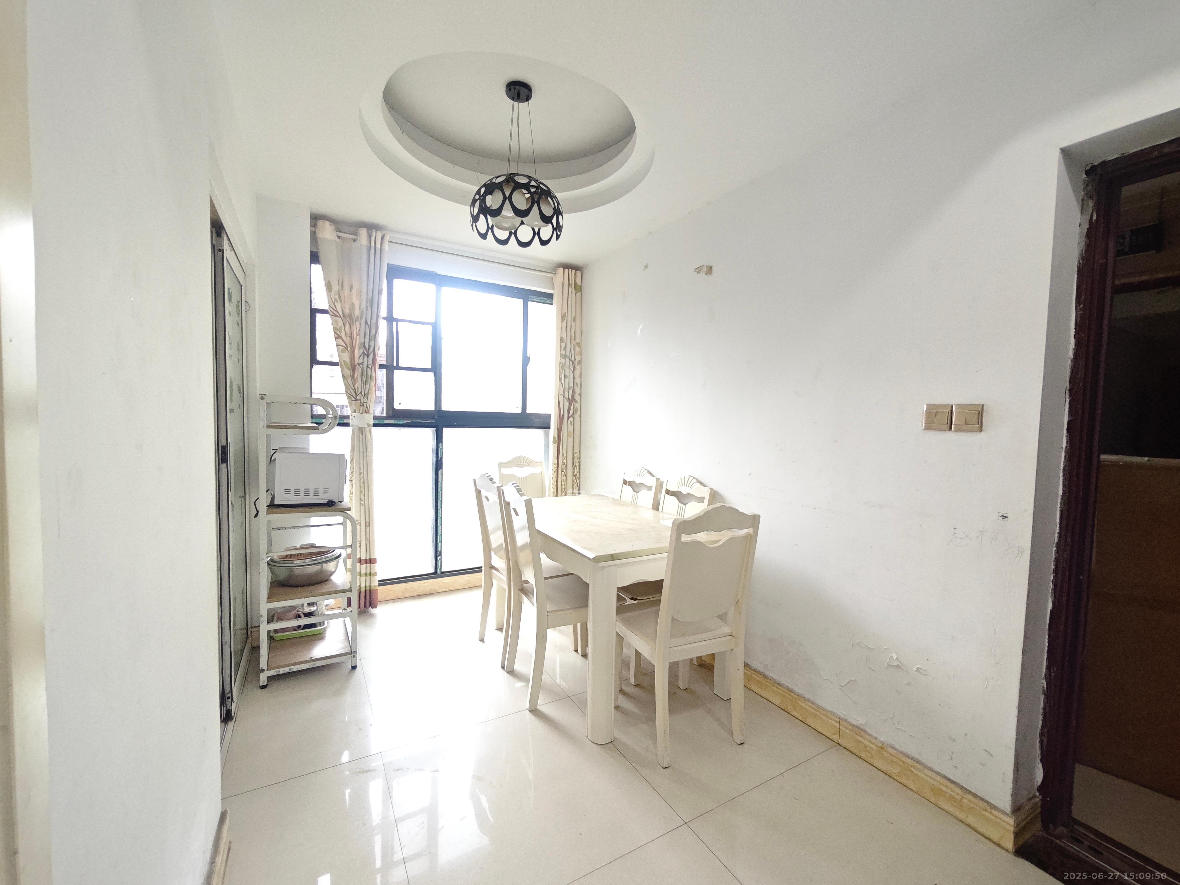 蓝山郡  3室2厅1卫    2000.0元/月 蓝山郡  3室2厅1卫    2000.0元/月室内图