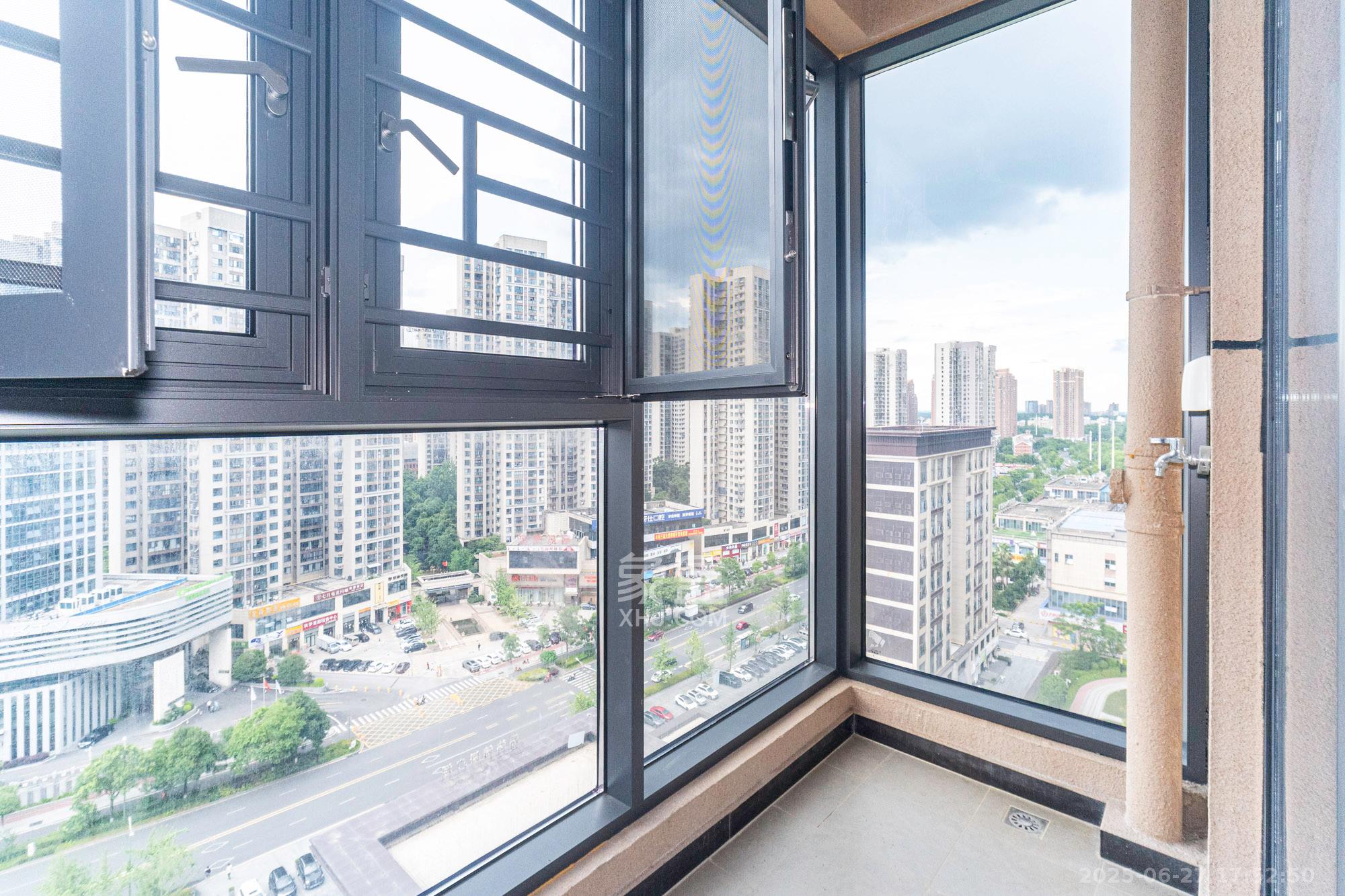 运达锦绣广场 4室2厅2卫 172.8万 运达锦绣广场 4室2厅2卫 172.8万阳台