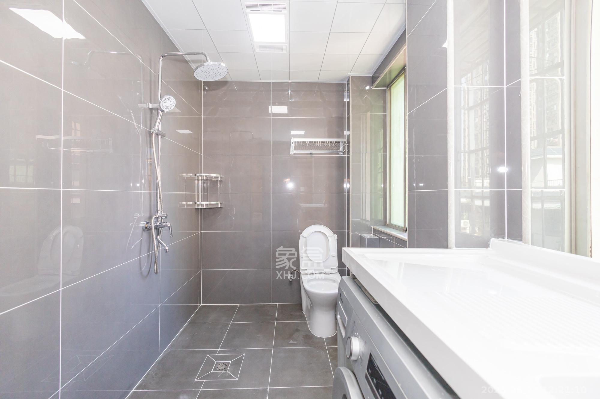 茶叶大市场“山水茗园” 3室2厅2卫 63.8万 茶叶大市场“山水茗园” 3室2厅2卫 63.8万卫生间