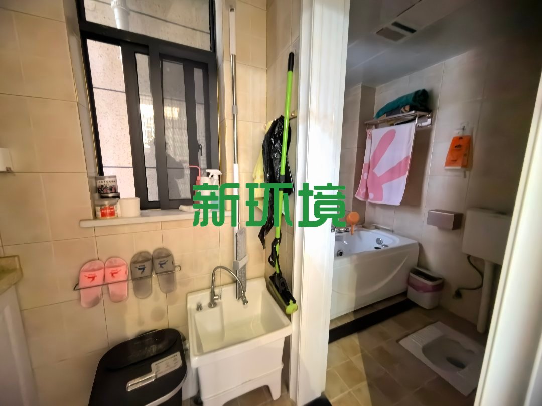 韦斯特城市花园  4室2厅2卫   123.00万客厅