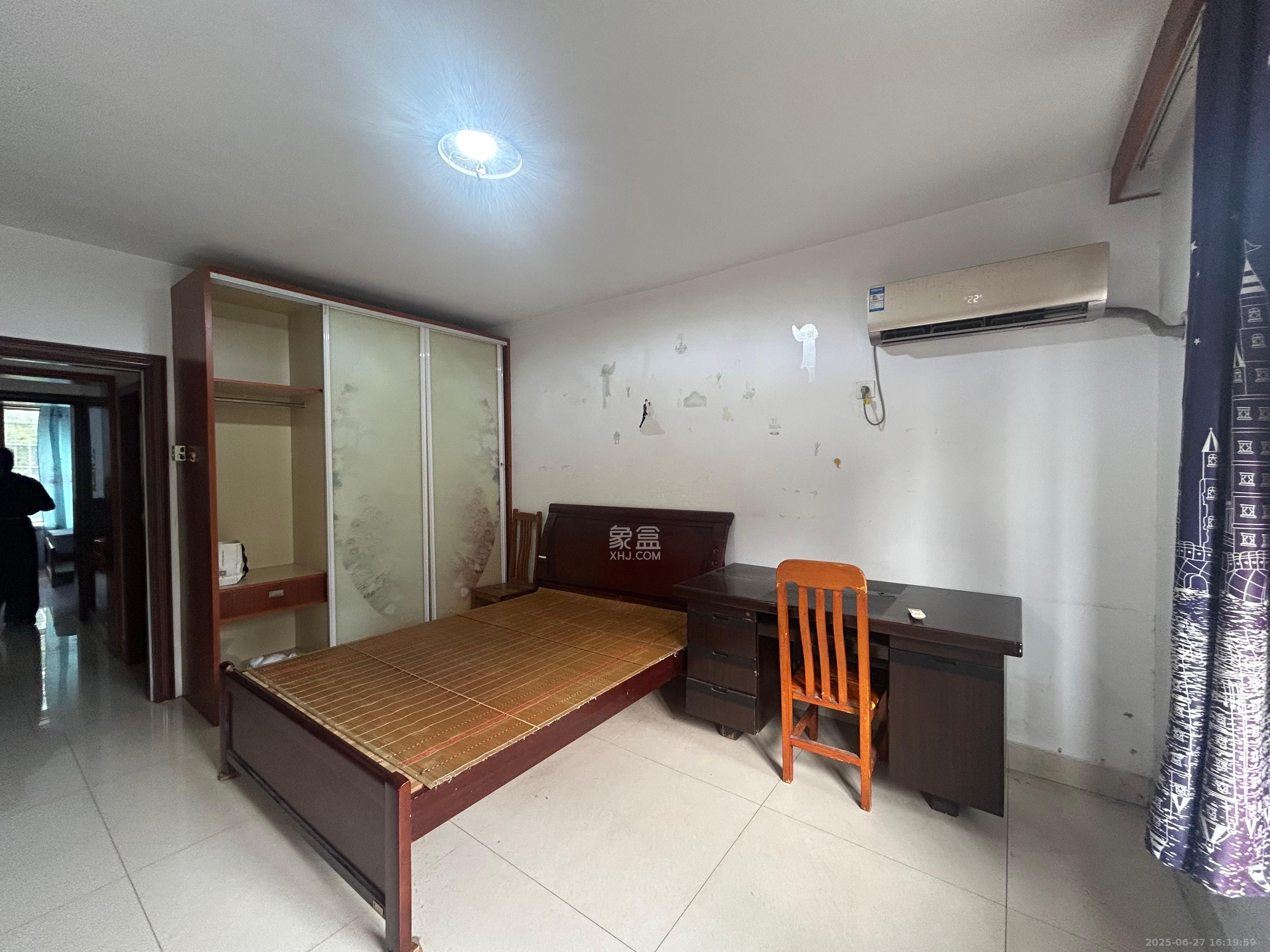 涉外花园  3室2厅1卫    2000.0元/月室内图