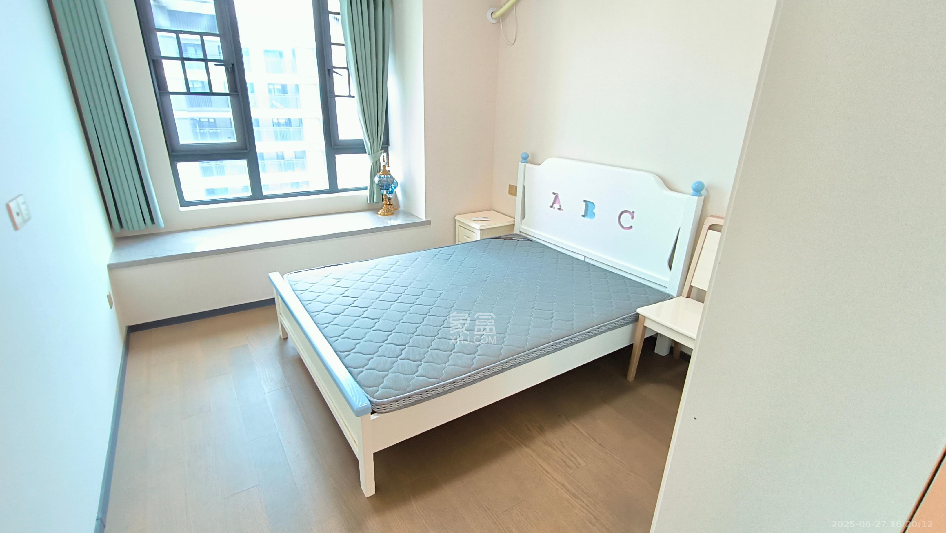 中海阅麓山二期  3室2厅2卫   3500.00元/月室内图