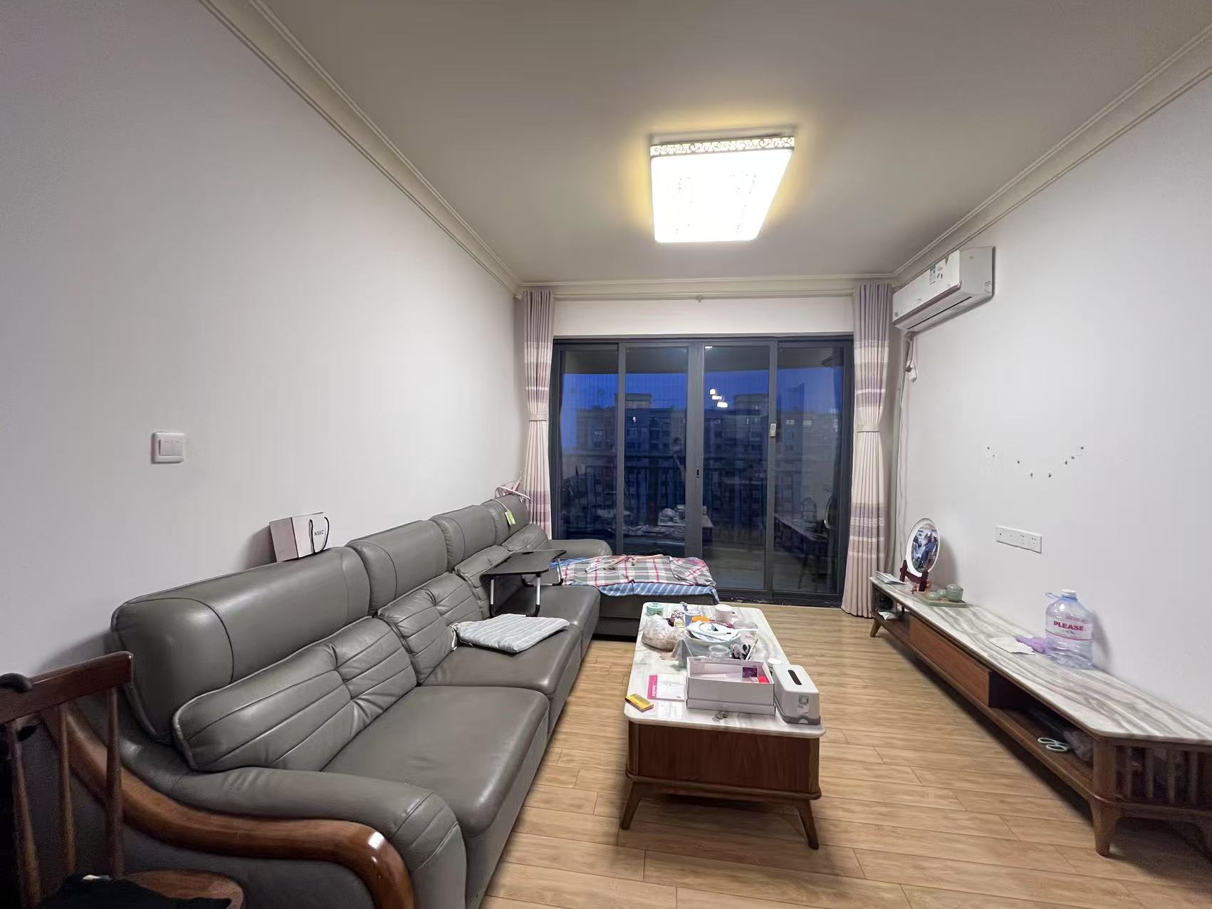 衡阳碧桂园  3室2厅1卫    1700.0元/月 衡阳碧桂园  3室2厅1卫    1700.0元/月室内图