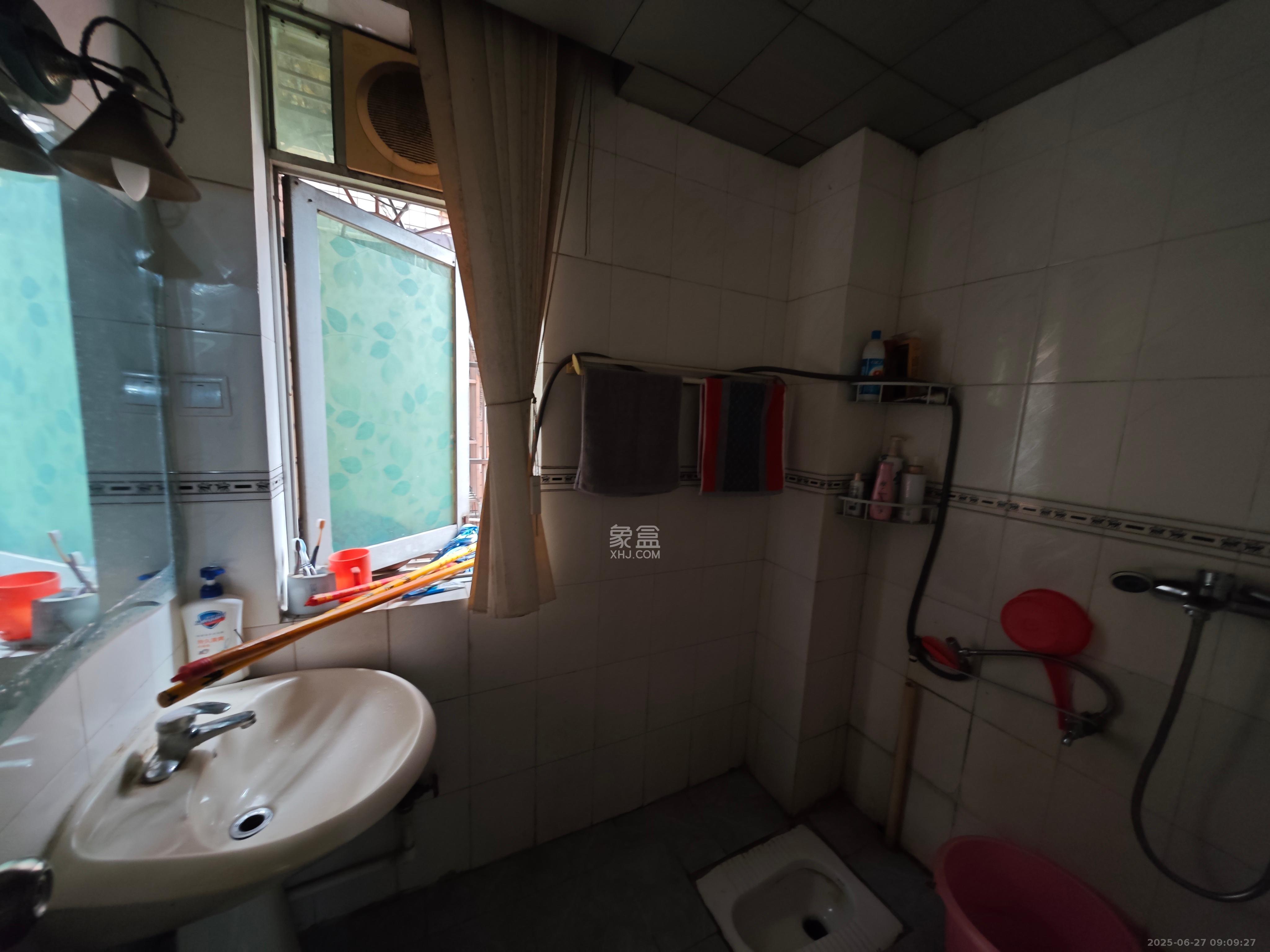 百善台小区  3室2厅2卫    1800.0元/月室内图