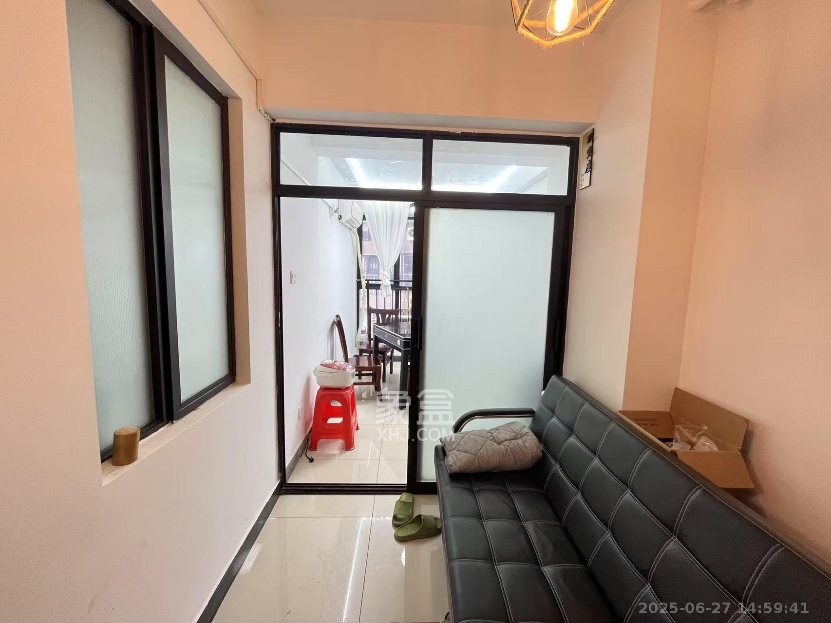 湘腾城市广场 2室1厅1卫 2800.0元/月 湘腾城市广场 2室1厅1卫 2800.0元/月室内图