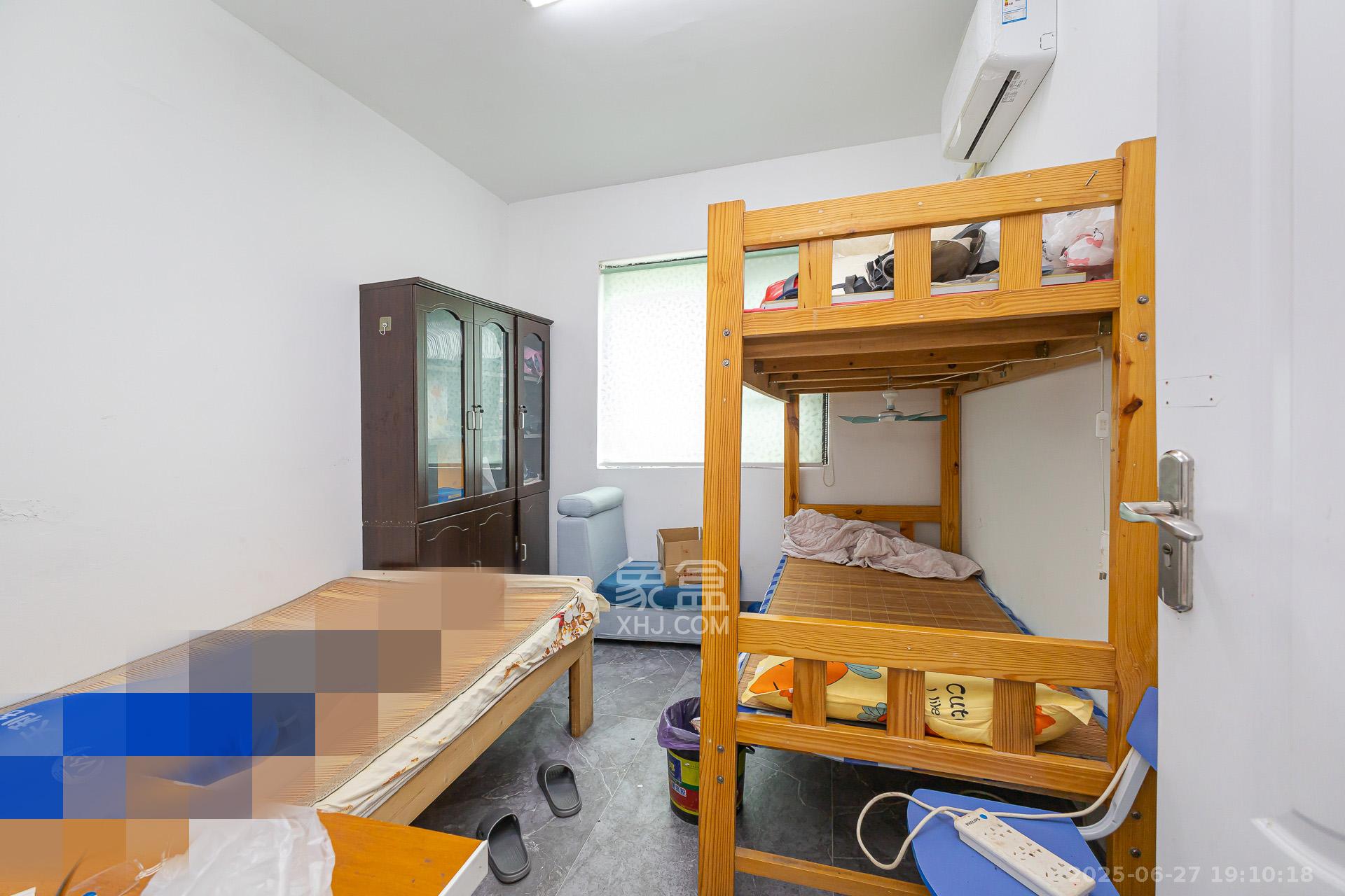 润和之悦(金泽园) 4室2厅2卫 71.0万 润和之悦(金泽园) 4室2厅2卫 71.0万卧室